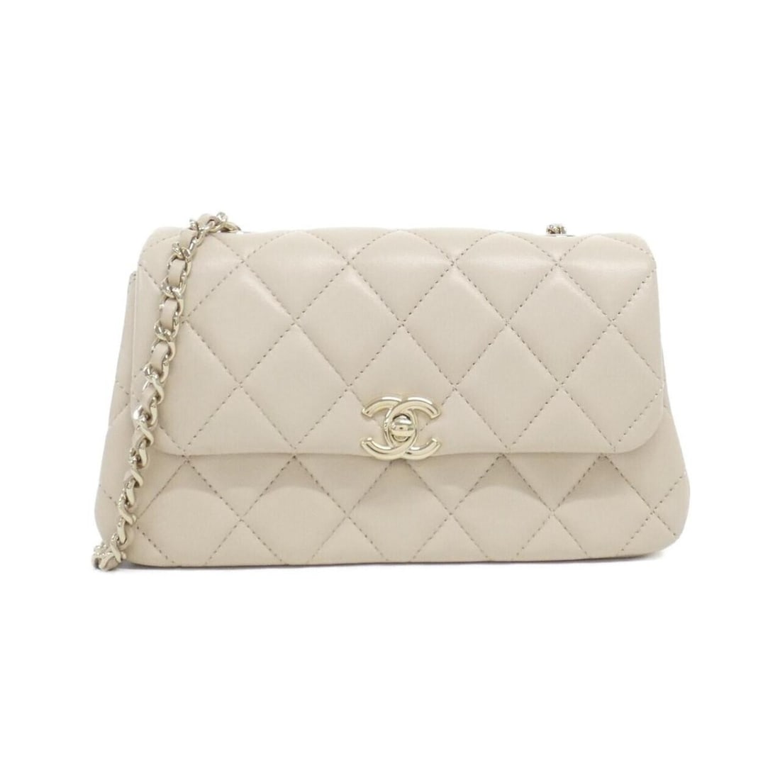 Chanel AP4592 Shoulder Bag: --- Catalog ---Category: SizeSize (HxWxD): 11cm x 19cm x 4cm / 4.33'' x 7.48'' x 1.57''Category: DesignType: Shoulder bagColor: BeigeGender: WomenMaterial: Leather Leather/Fur Type: LambskinCategory:
