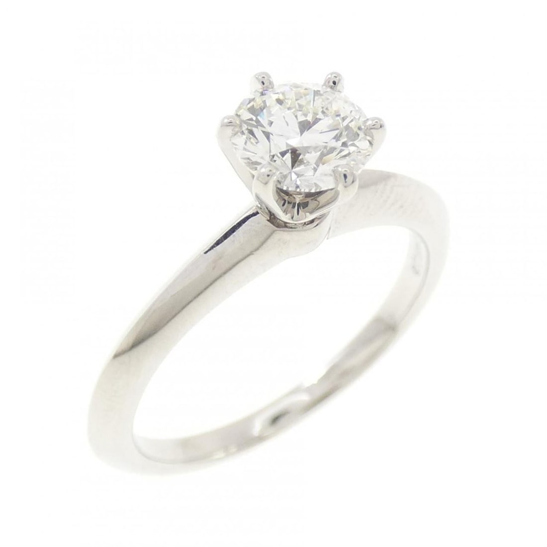 Tiffany Classic Solitaire Ring 0.62ct H VS1 3EXT: --- Catalog ---Category: SizeJP Size: 10US Size: 5.5Category: DesignType: Band ringColor: PlatinumStone: DiamondGender: WomenClarity: VS1Material: Platinum 950Weight (ct.): 0.62Category: GeneralBrand: