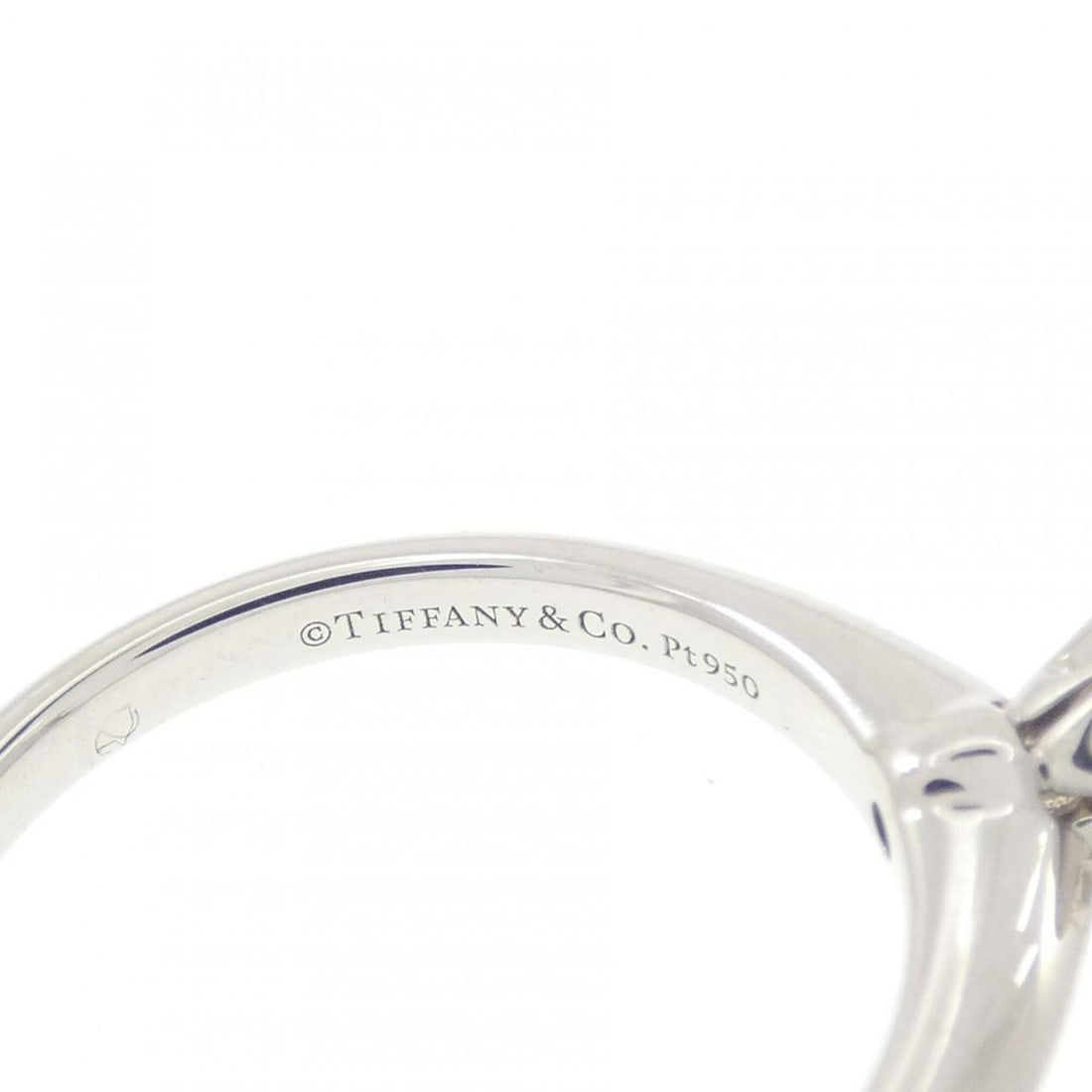 Tiffany Classic Solitaire Ring 0.62ct H VS1 3EXT - 4
