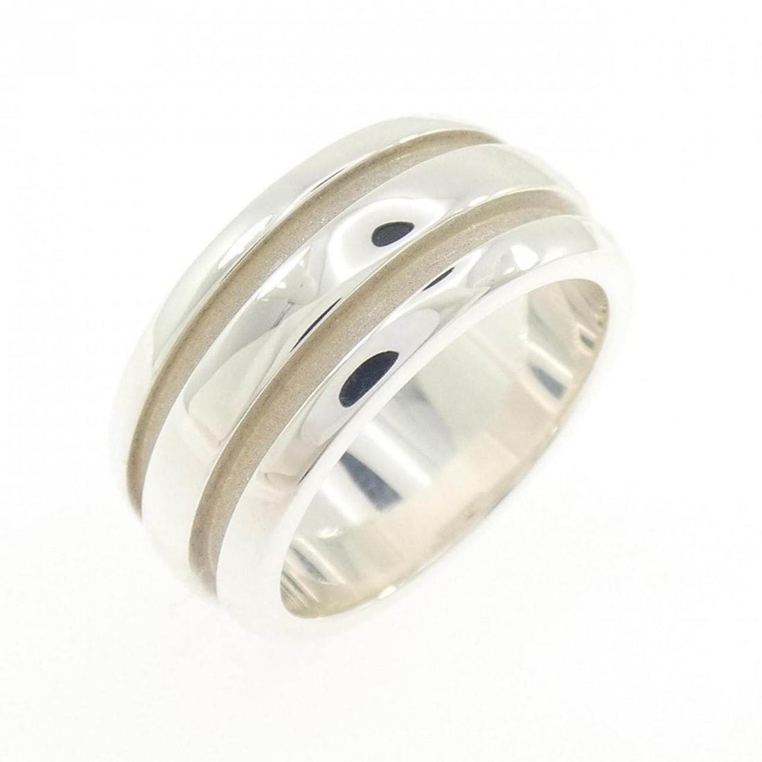Tiffany Atlas Ring: --- Catalog ---Category: SizeJP Size: 14US Size: 7Category: DesignType: Band ringColor: SilverGender: WomenMaterial: Silver 925Category: GeneralBrand: Tiffany--- Item List ---Section: ConditionRanking