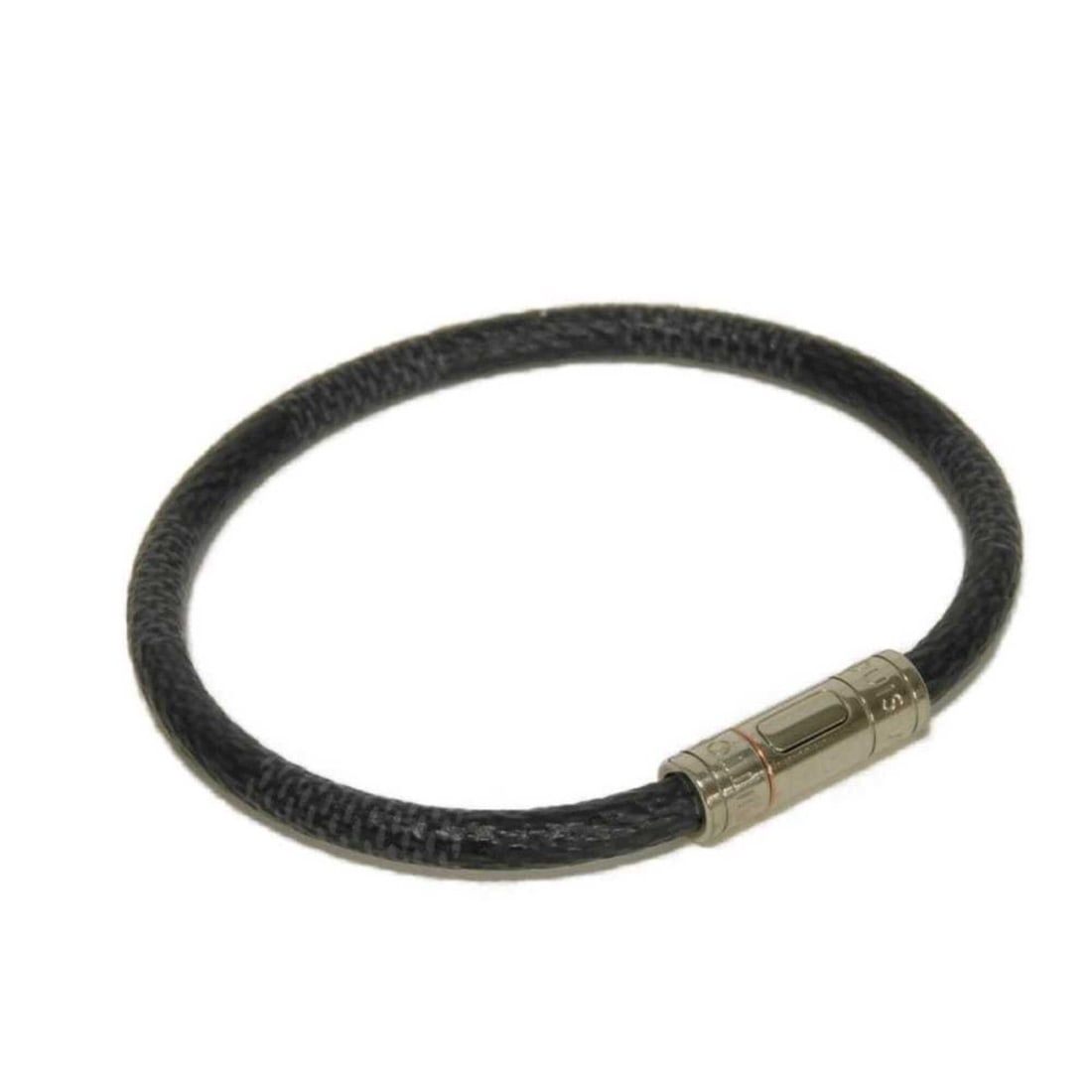 Louis Vuitton Bracelet, Brasslet Keep It (Old Model), Logo, Black, Gray, Silver, Damier Graphite: --- Catalog ---Category: SizeLength: 21cm / 8.26''Category: DesignType: Charm braceletColor: Black, Damier Graphite, Gray, NoirGender: MenMaterial: Canvas, Damier GraphiteCategory: GeneralMPN: