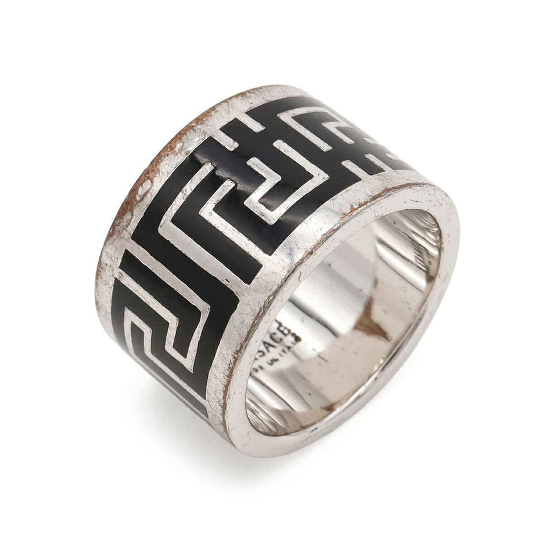 VERSACE Versace Greek Ring Wide Metal Silver Black Actual size approx. 1: --- Catalog ---Category: SizeJP Size: 16US Size: 8Category: DesignType: Band ringColor: Black, SilverGender: Men,WomenMaterial: MetalCategory: GeneralBrand: Versace--- Item List ---Section: ConditionR