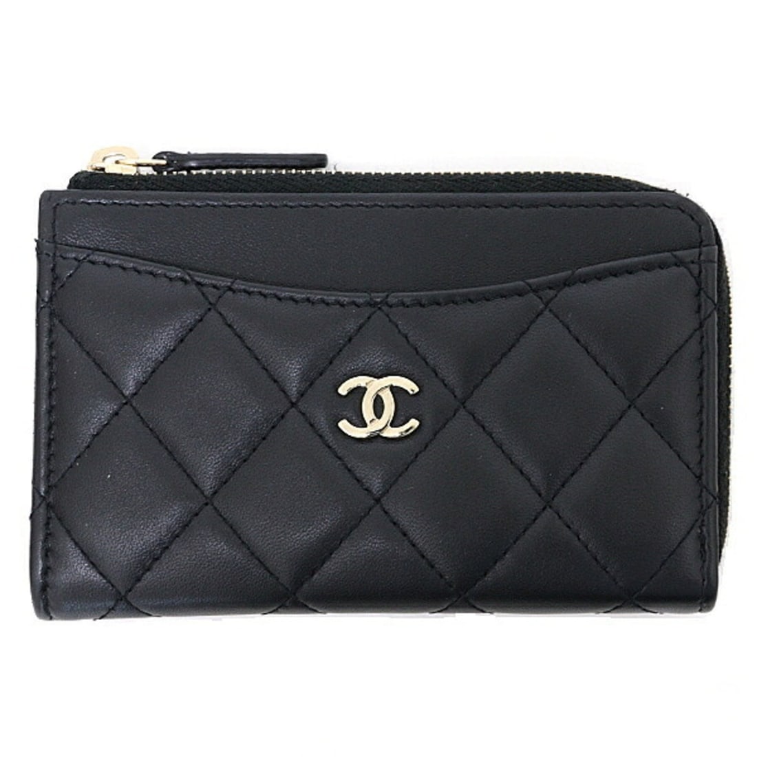 Chanel Zip Card Case Fragment Matelassé Lambskin AP3179 Black: --- Catalog ---Category: SizeSize (HxWxD): 8.5cm x 13cm x 1.8cm / 3.34'' x 5.11'' x 0.7''Category: DesignType: Coin purse/coin caseColor: BlackGender: Women,MenMaterial: Leather Category: GeneralBrand