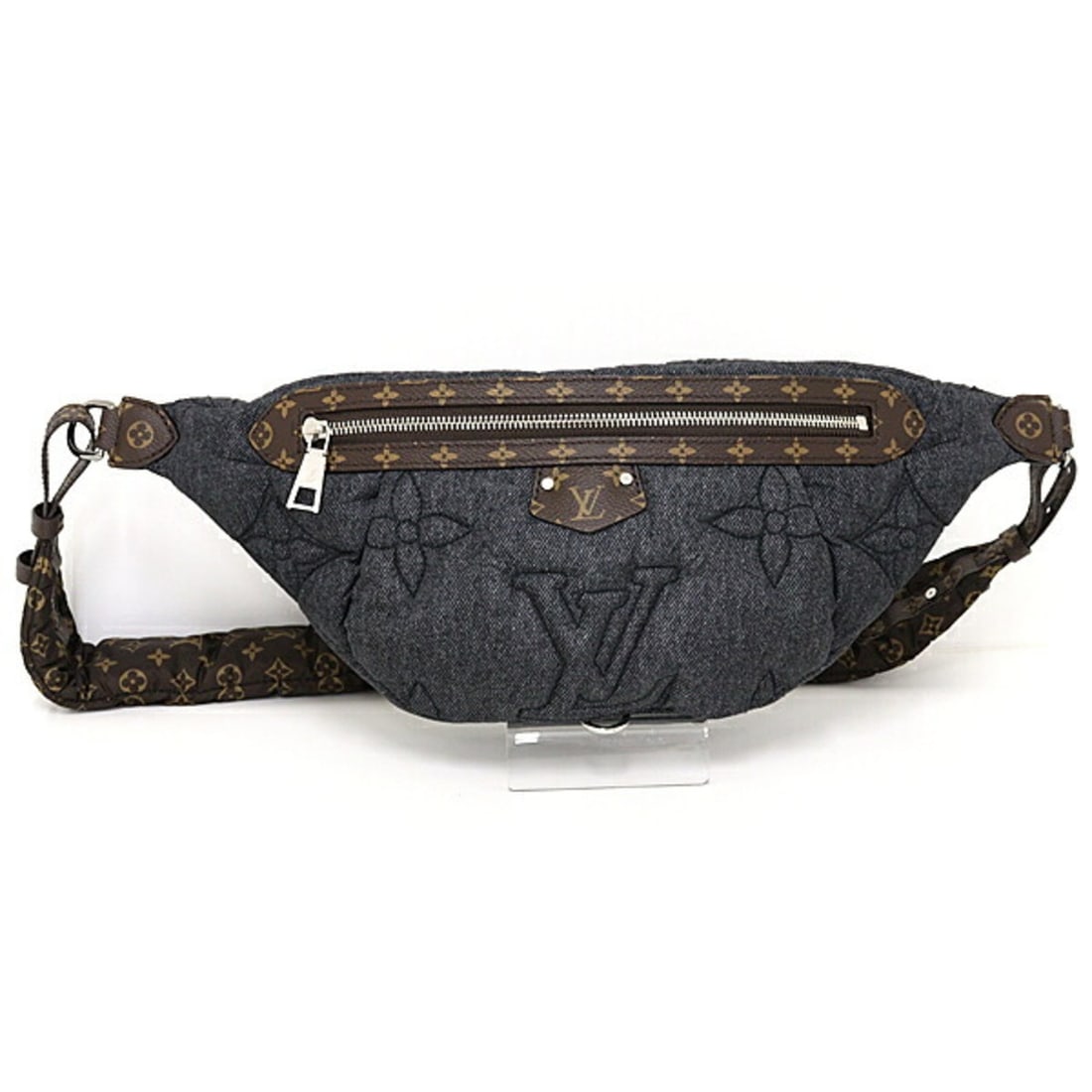 LOUIS VUITTON LV SKI High-Rise Shoulder Bag Crossbody M26542 Black Jeans: --- Catalog ---Category: SizeSize (HxWxD): 22cm x 42cm x 8cm / 8.66'' x 16.53'' x 3.14''Category: DesignType: Crossbody bag, Shoulder bagColor: Black, BrownGender: Men,WomenMaterial: Nylon , Leather