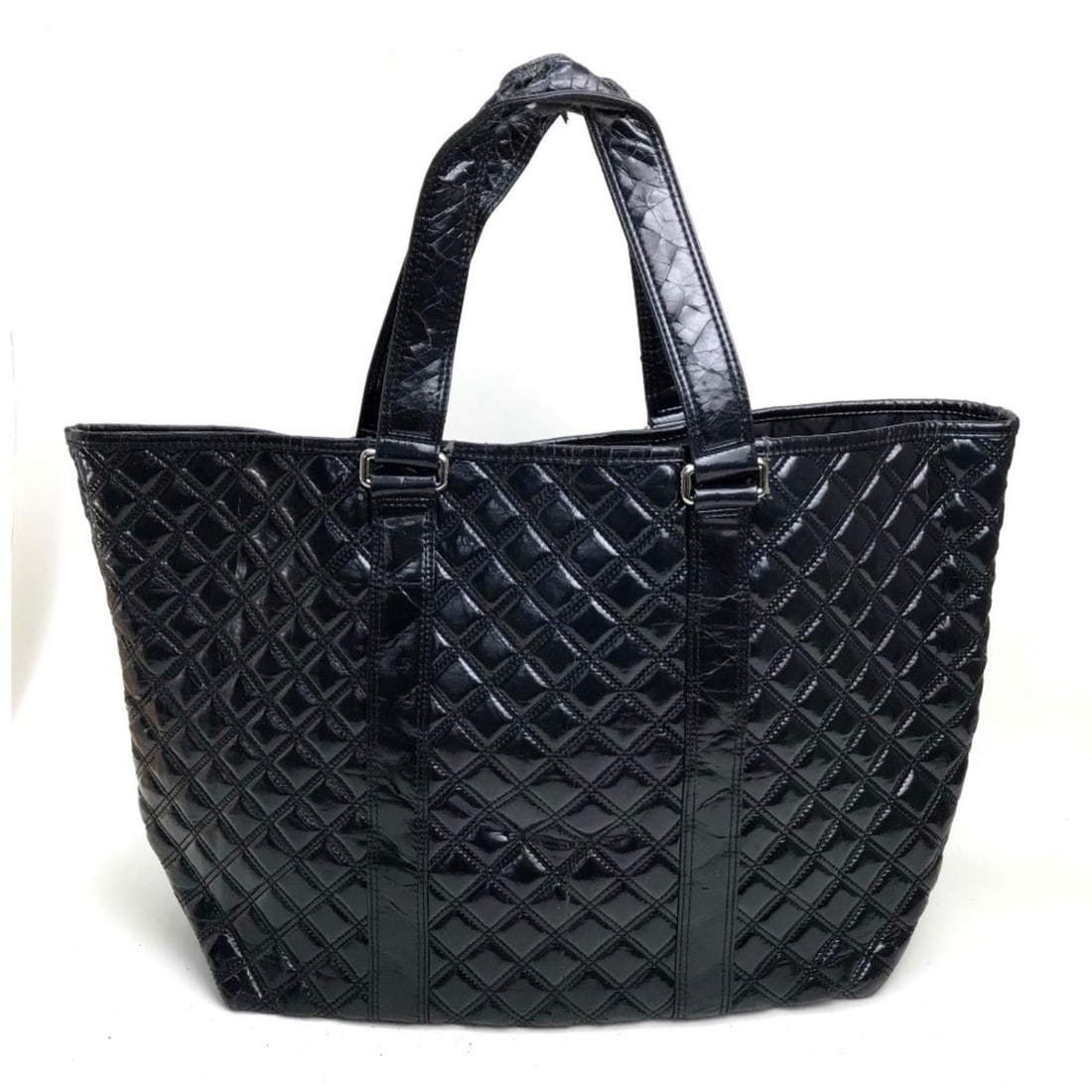 MARC JACOBS Quilted Tote Bag (Old Model) - Medium Size Women's Black: --- Catalog ---Category: SizeSize (HxWxD): 35cm x 60cm x 21cm / 13.77'' x 23.62'' x 8.26''Handle Length: 50.5cm / 19.88''Category: DesignType: Tote bagColor: BlackStyle: CasualGender: WomenClosure: Op