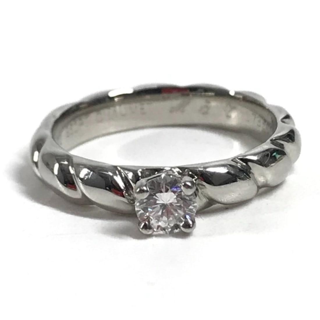 Chaumet D0.27ct VS1 Excellent Torsade Solitaire Diamond Ring, Platinum (Pt950), Women's Silver 1: --- Catalog ---Category: SizeWeight: 6g / 0.21oz.JP Size: 11US Size: 6Category: DesignType: Band ringStone: DiamondGender: WomenClarity: VS1Material: Platinum 950Weight (ct.): 0.27Category: GeneralBra