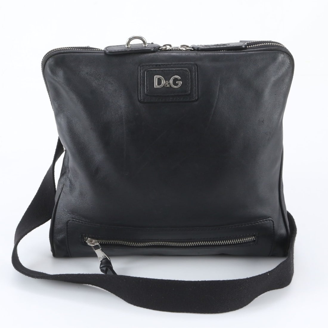 Dolce & Gabbana Leather Shoulder Bag Messenger Business Black Men's: --- Catalog ---Category: SizeSize (HxWxD): 26cm x 30cm x 4cm / 10.23'' x 11.81'' x 1.57''Category: DesignType: Messenger bag, Shoulder bagColor: BlackGender: MenMaterial: Leather Category: GeneralBran