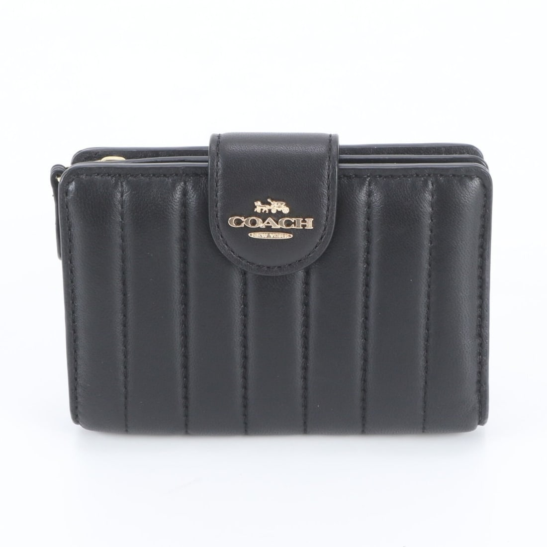 Coach Quilted Medium Corner Zip Wallet, Leather Bi-fold Compact, Women's: --- Catalog ---Category: SizeSize (HxWxD): 10cm x 13cm x 2cm / 3.93'' x 5.11'' x 0.78''Category: DesignType: Wallet (bi-fold)Color: BlackGender: WomenMaterial: Leather Category: GeneralBrand: Coach---