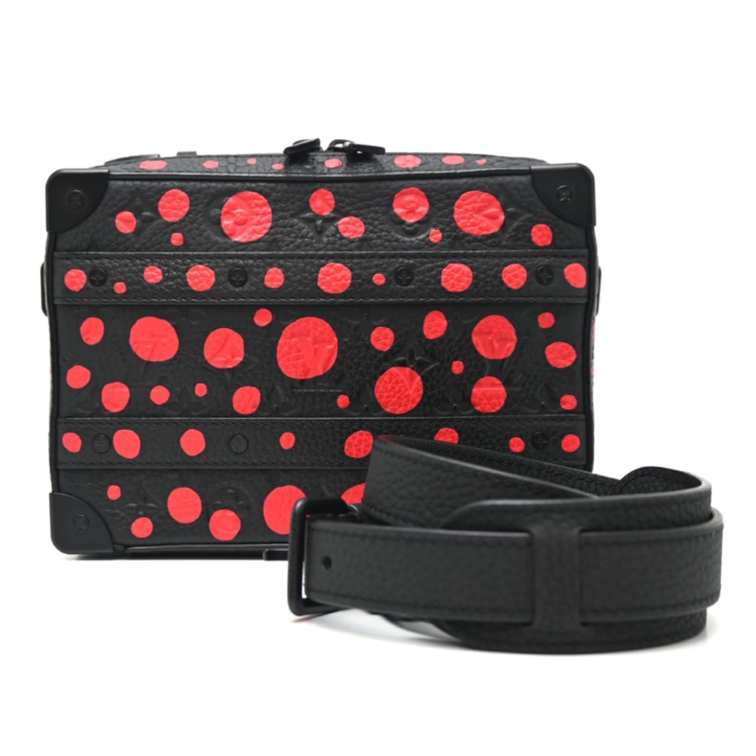 Louis Vuitton Handle Soft Trunk (LV x YK) Yayoi Kusama Collaboration Women's Handbag M21677: --- Catalog ---Category: SizeSize (HxWxD): 15cm x 21cm x 7cm / 5.9'' x 8.26'' x 2.75''Category: DesignType: HandbagColor: Noir, Red colorGender: WomenMaterial: Monogram , Leather Category: GeneralMPN: