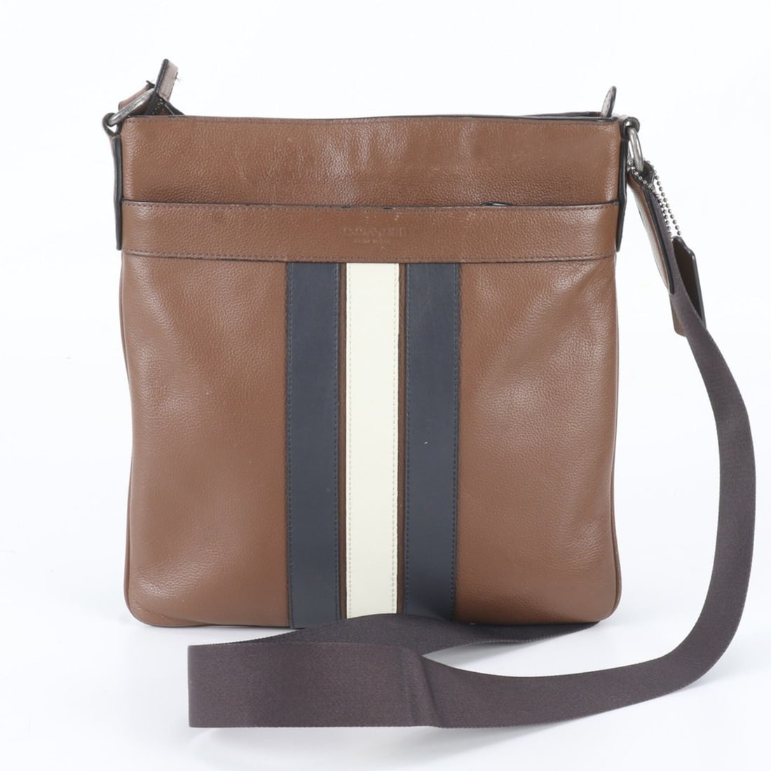 Coach Leather Shoulder Bag Messenger Business Brown Brand Men's: --- Catalog ---Category: SizeSize (HxWxD): 29cm x 28cm x 3cm / 11.41'' x 11.02'' x 1.18''Strap Length: 137cm / 53.93''Category: DesignType: Messenger bag, Shoulder bagColor: Brown, NavyGender: MenMate
