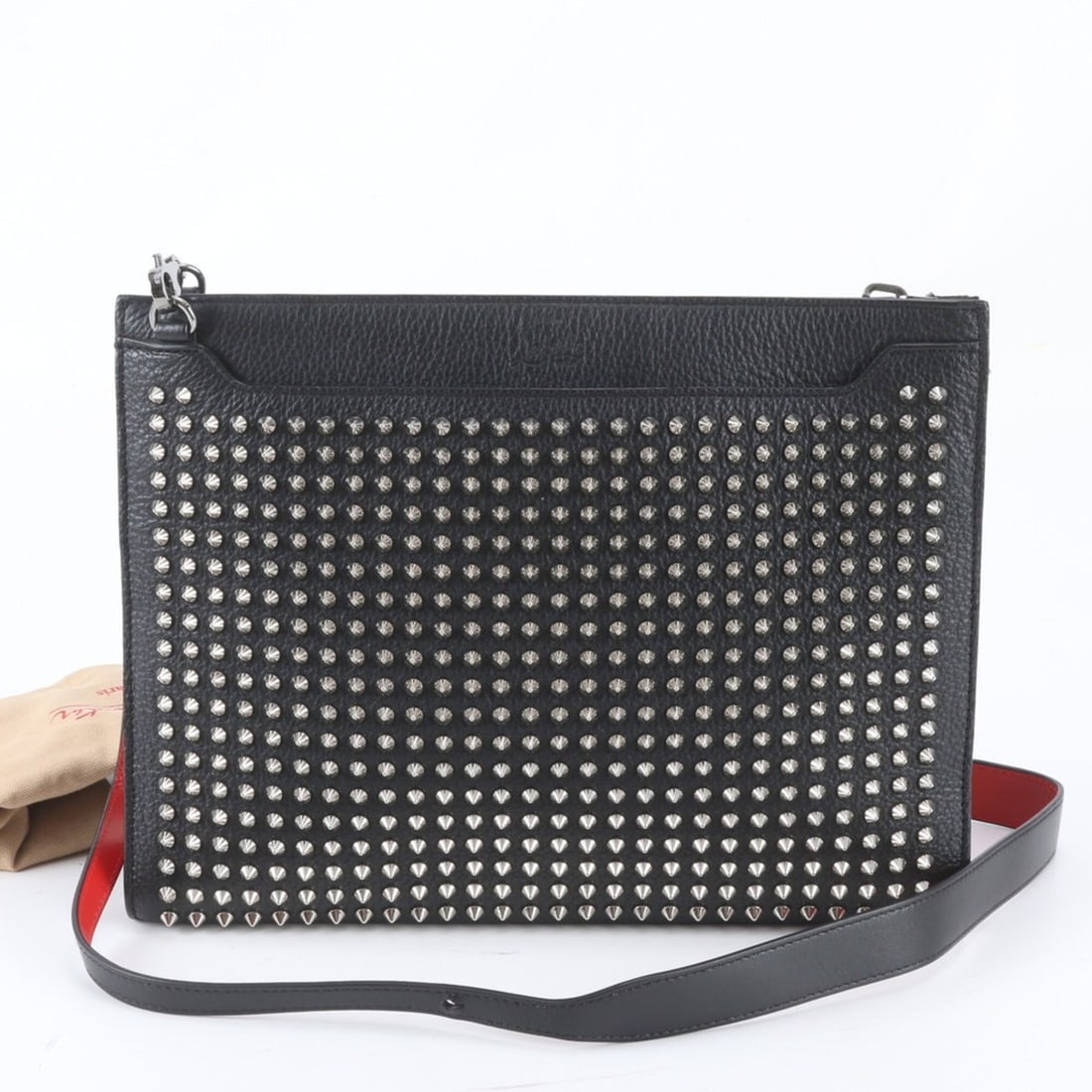 Christian Louboutin Sky Pouch Spike Stud Leather 2-Way Shoulder Bag Business for Men: --- Catalog ---Category: SizeSize (HxWxD): 22cm x 30cm x 3cm / 8.66'' x 11.81'' x 1.18''Strap Length: 138cm / 54.33''Category: DesignType: Shoulder bagColor: BlackGender: MenMaterial: Leather Category