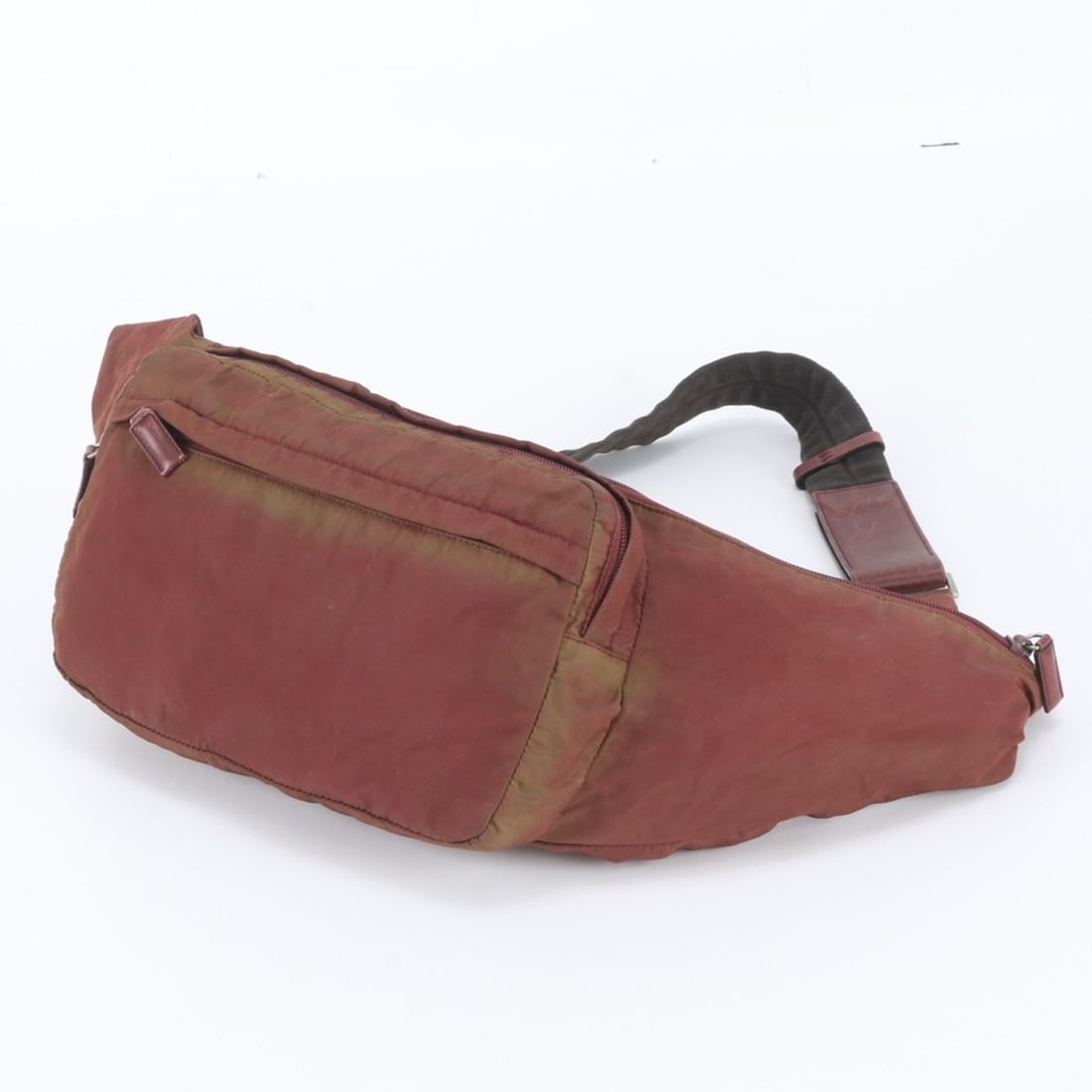 Prada Tessuto Nylon Triangle Logo Leather 2-Way Body Bag/Waist Pouch for Men: --- Catalog ---Category: SizeSize (HxWxD): 18cm x 55cm x 6cm / 7.08'' x 21.65'' x 2.36''Category: DesignType: Pouch, Sling bagColor: Red color, WineGender: MenMaterial: Leather , Nylon Category: Gener