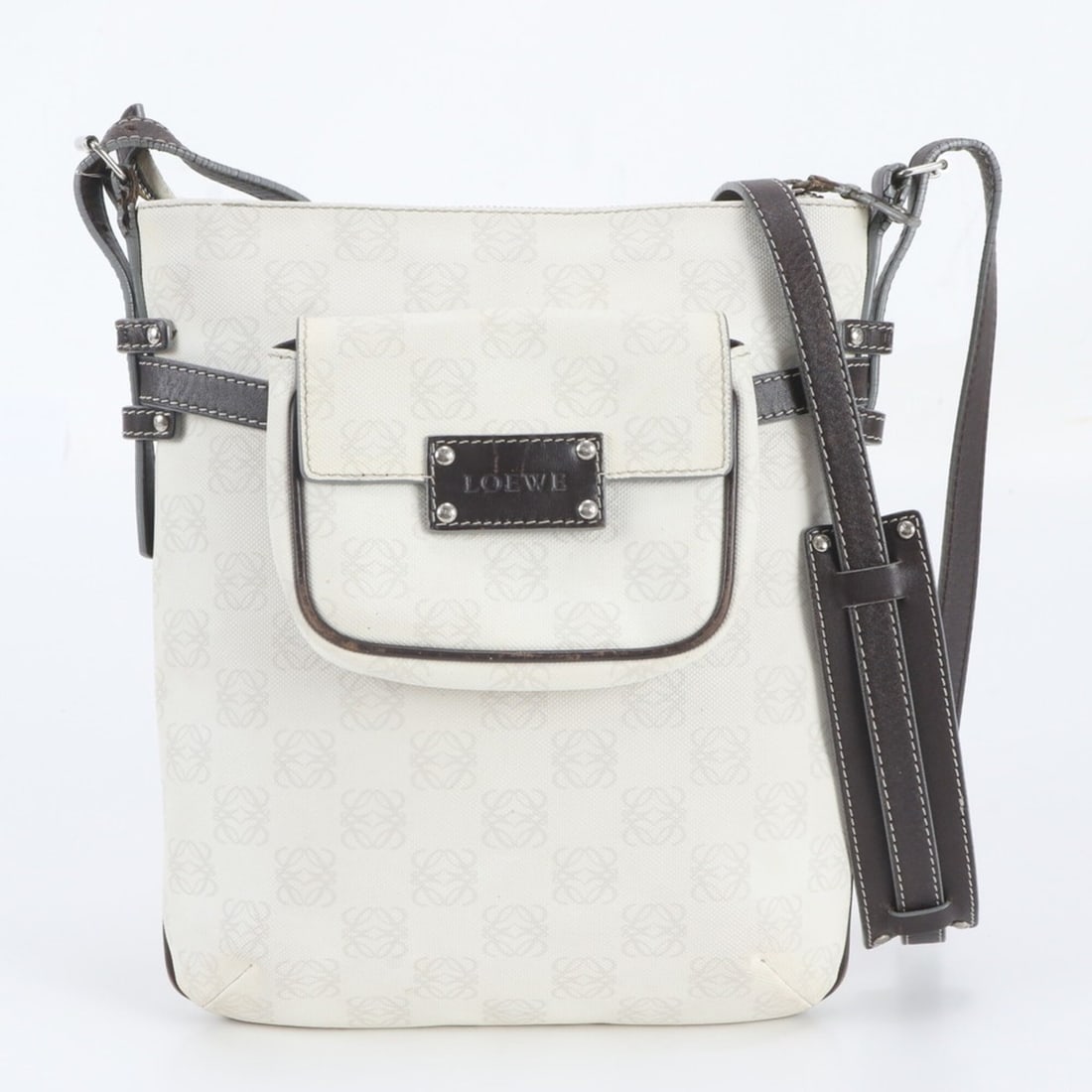 Loewe Anagram Leather Shoulder Bag, Crossbody Handbag, Tote Bag for Women: --- Catalog ---Category: SizeSize (HxWxD): 26cm x 23cm x 3cm / 10.23'' x 9.05'' x 1.18''Category: DesignType: Crossbody bag, Handbag, Shoulder bag, Tote bagColor: Brown, WhiteGender: WomenMaterial: Le