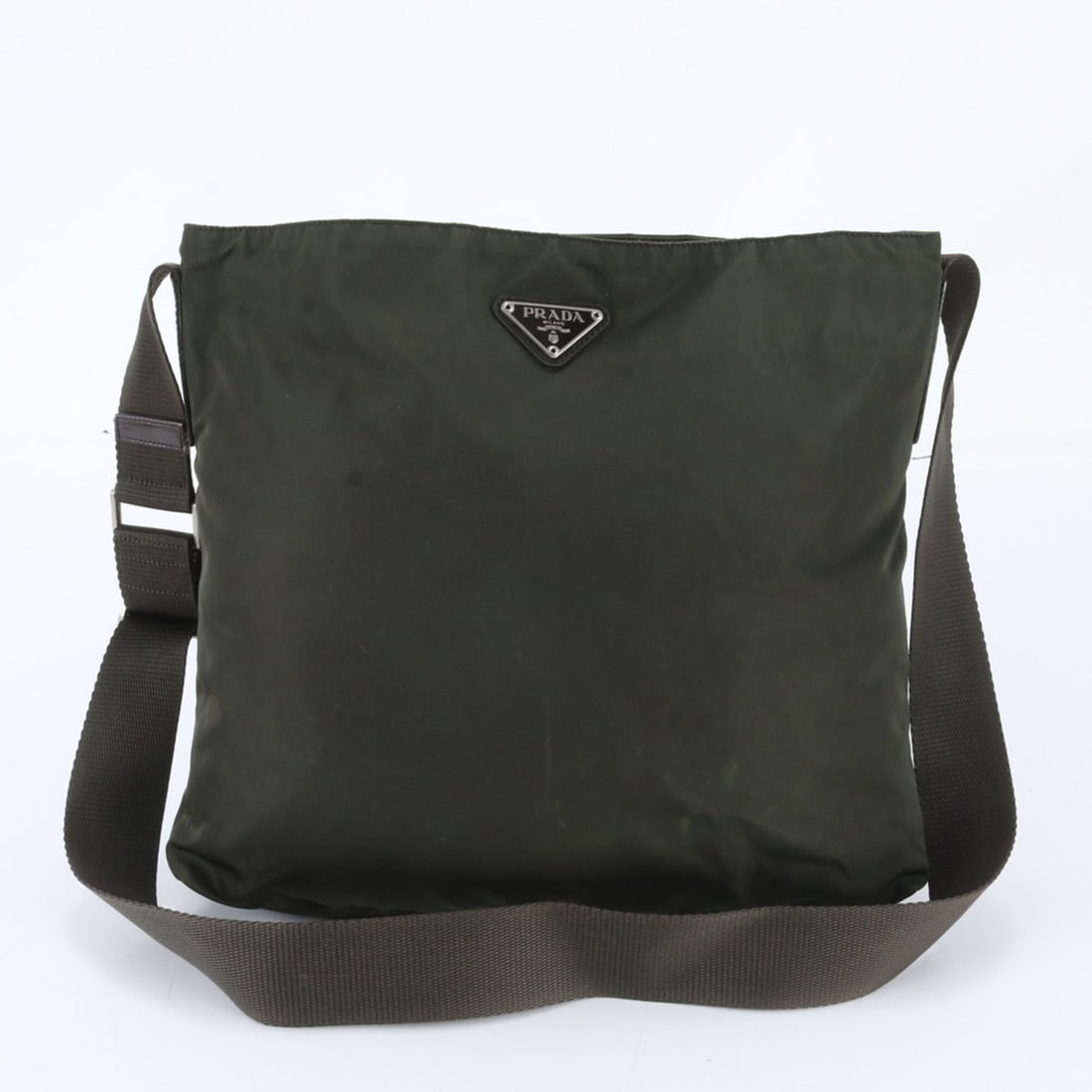 Prada Tessuto Nylon Triangle Logo Shoulder Bag Messenger Business for Men: --- Catalog ---Category: SizeSize (HxWxD): 27cm x 31cm x 10cm / 10.62'' x 12.2'' x 3.93''Category: DesignType: Messenger bag, Shoulder bagColor: KhakiGender: MenCategory: GeneralBrand: PradaCountry of