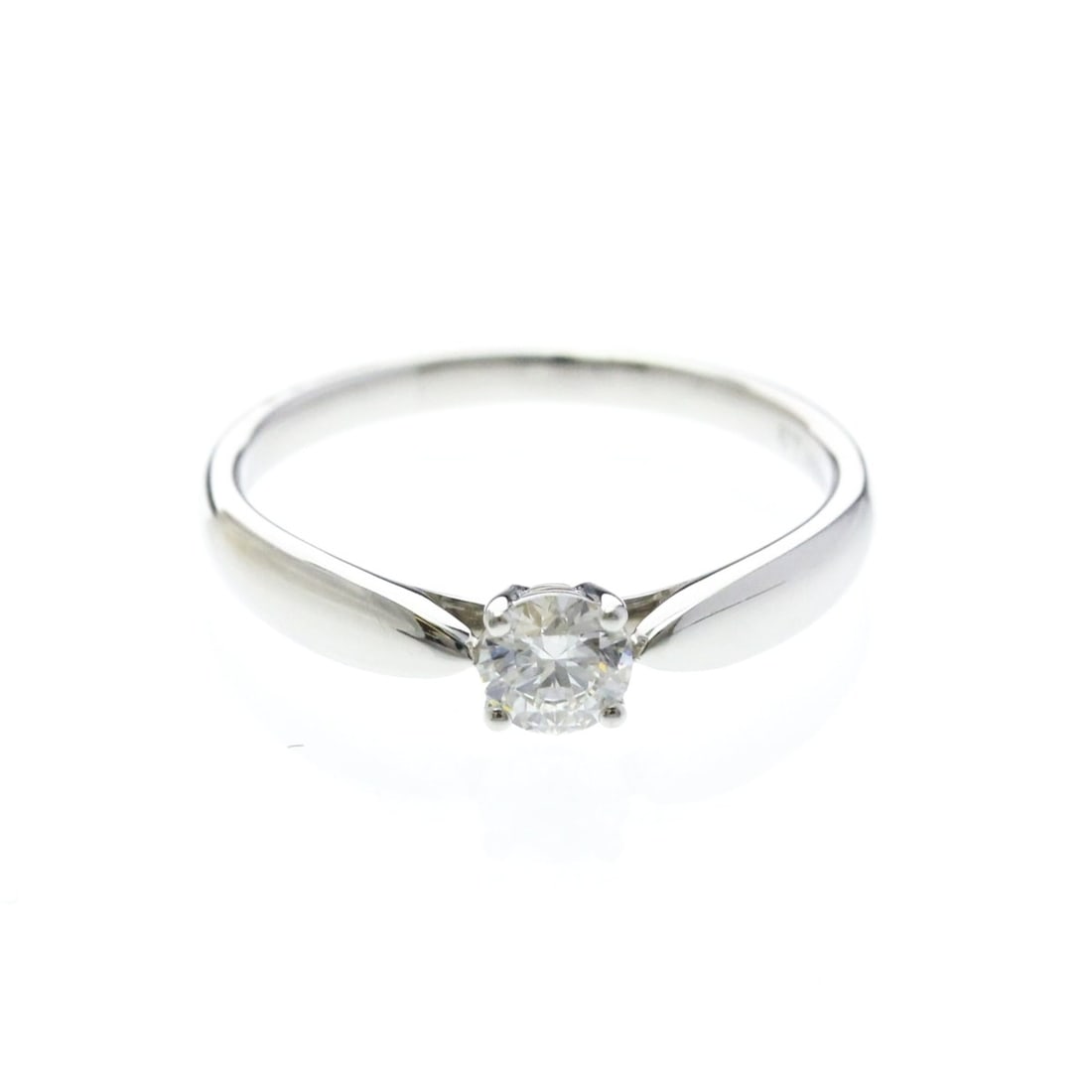 Tiffany Harmony Diamond Ring Platinum Fashion Diamond Band Ring Carat/0.24 Silver: --- Catalog ---Category: SizeWidth: 2.1mm / 0.08''Weight: 3g / 0.1oz.JP Size: 9US Size: 5Stone Size (HxW): 3.99mm x 4.02mm / 0.16'' x 0.16''Category: DesignType: Band ringColor: SilverMetal: PlatinumS