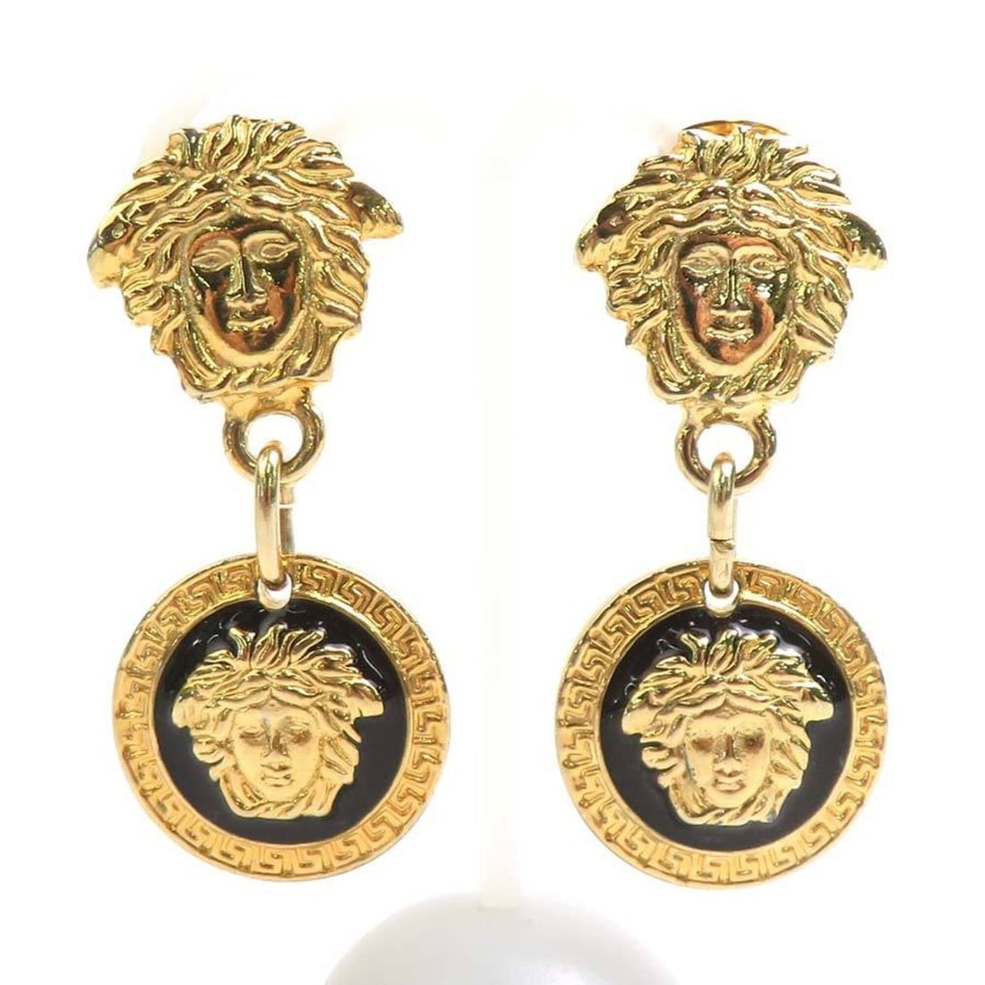 Versace earrings, metal, gold, women's, h32253b: --- Catalog ---Category: SizeSize (HxWxD): 55.00mm x 25.00mm / 2.17'' x 0.98''Category: DesignType: Clip earringsColor: GoldGender: WomenMaterial: MetalCategory: GeneralBrand: Versace--- Item List ---