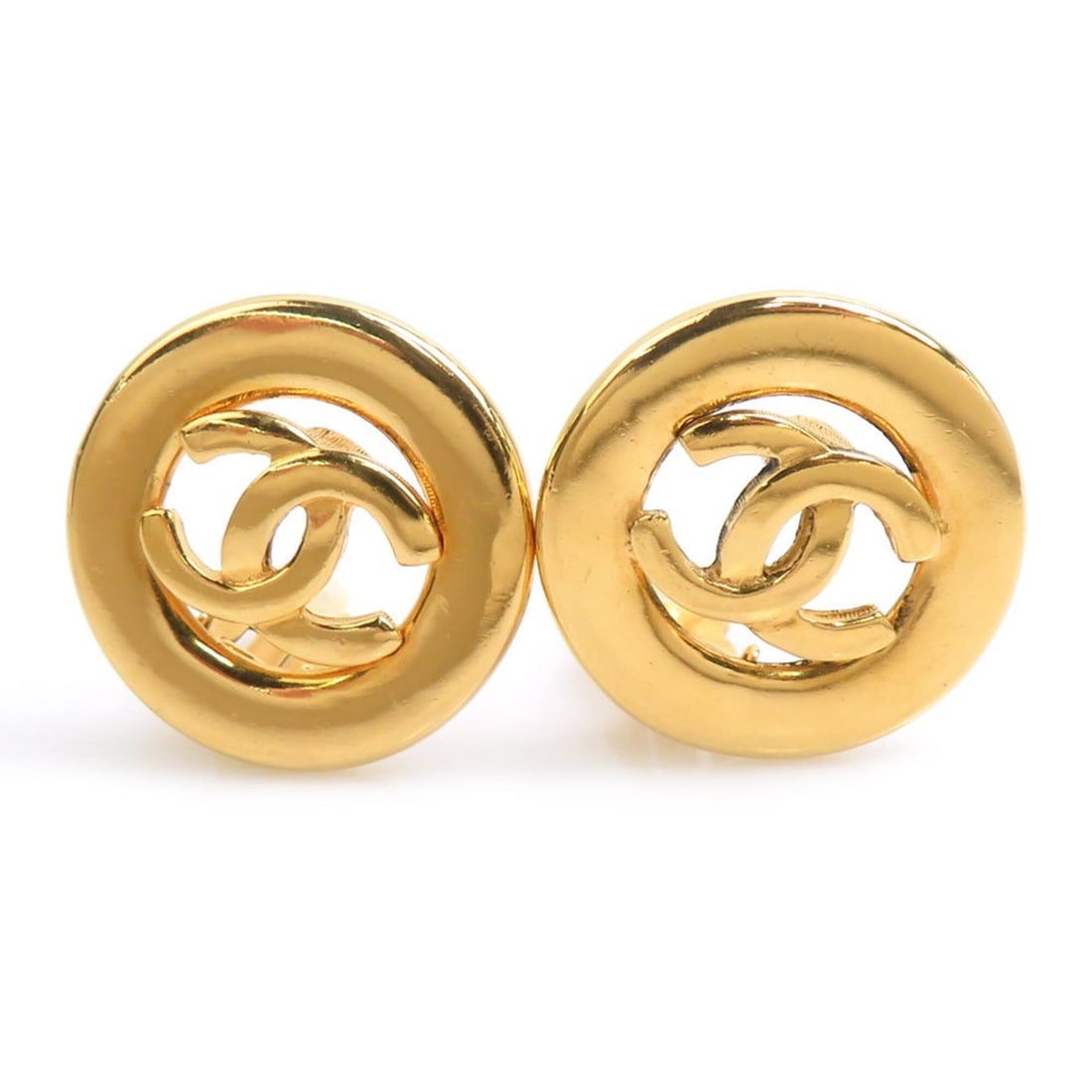 Chanel earrings, Coco Mark design, metal, gold, women's, e62214k: --- Catalog ---Category: SizeSize (HxWxD): 30.00mm x 30.00mm / 1.18'' x 1.18''Category: DesignType: Clip earringsColor: GoldGender: WomenMaterial: MetalCategory: GeneralBrand: Chanel--- Item List ---S