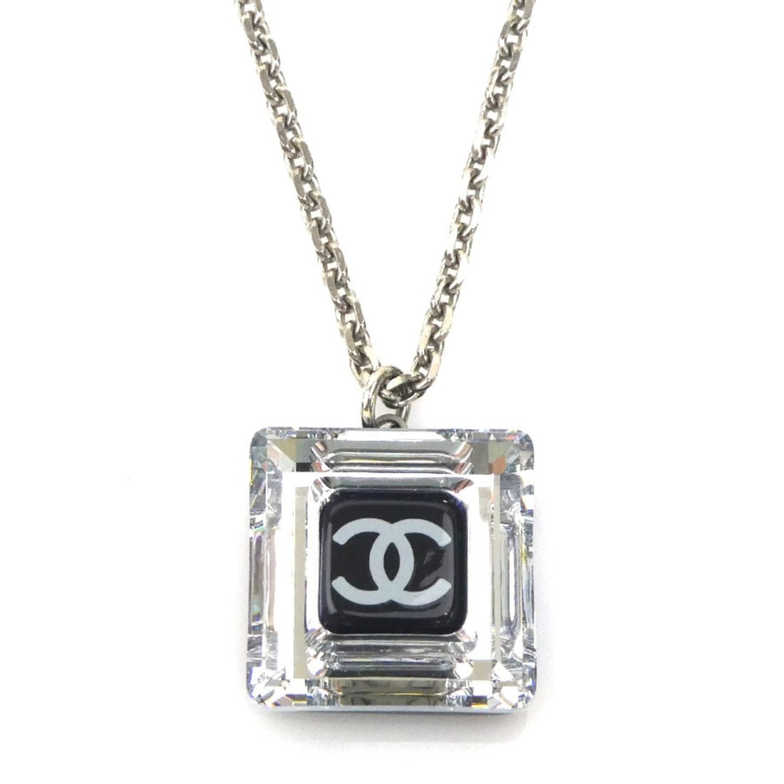 Chanel necklace, Coco Mark, resin, metal, black, silver, women's, e62217g: --- Catalog ---Category: SizePendant Size: 25mm x 20mm / 0.98'' x 0.78''Neck Circumference: 46 cm / 18.11''Category: DesignColor: Black, SilverGender: WomenMaterial: Metal, ResinNecklace Type: Necklac