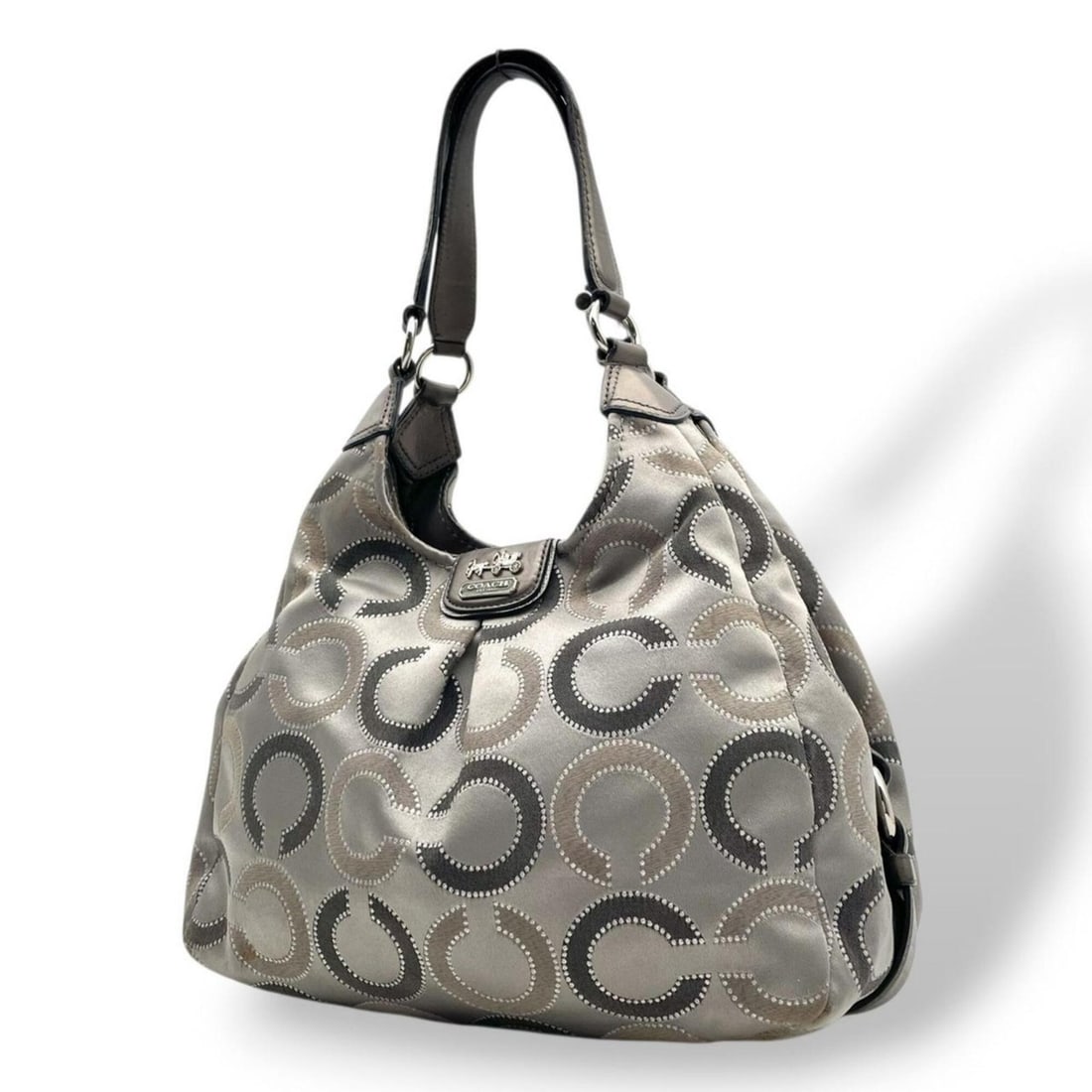 COACH Madison Op Art Maggie Shoulder Bag 21215 Gray Leather Signature Hobo Silver Hardware Women's: --- Catalog ---Category: SizeSize (HxWxD): 23cm x 35cm x 13cm / 9.05'' x 13.77'' x 5.11''Category: DesignType: Shoulder bagColor: Dark gray, GrayGender: WomenMaterial: Canvas , Leather Category: Gener