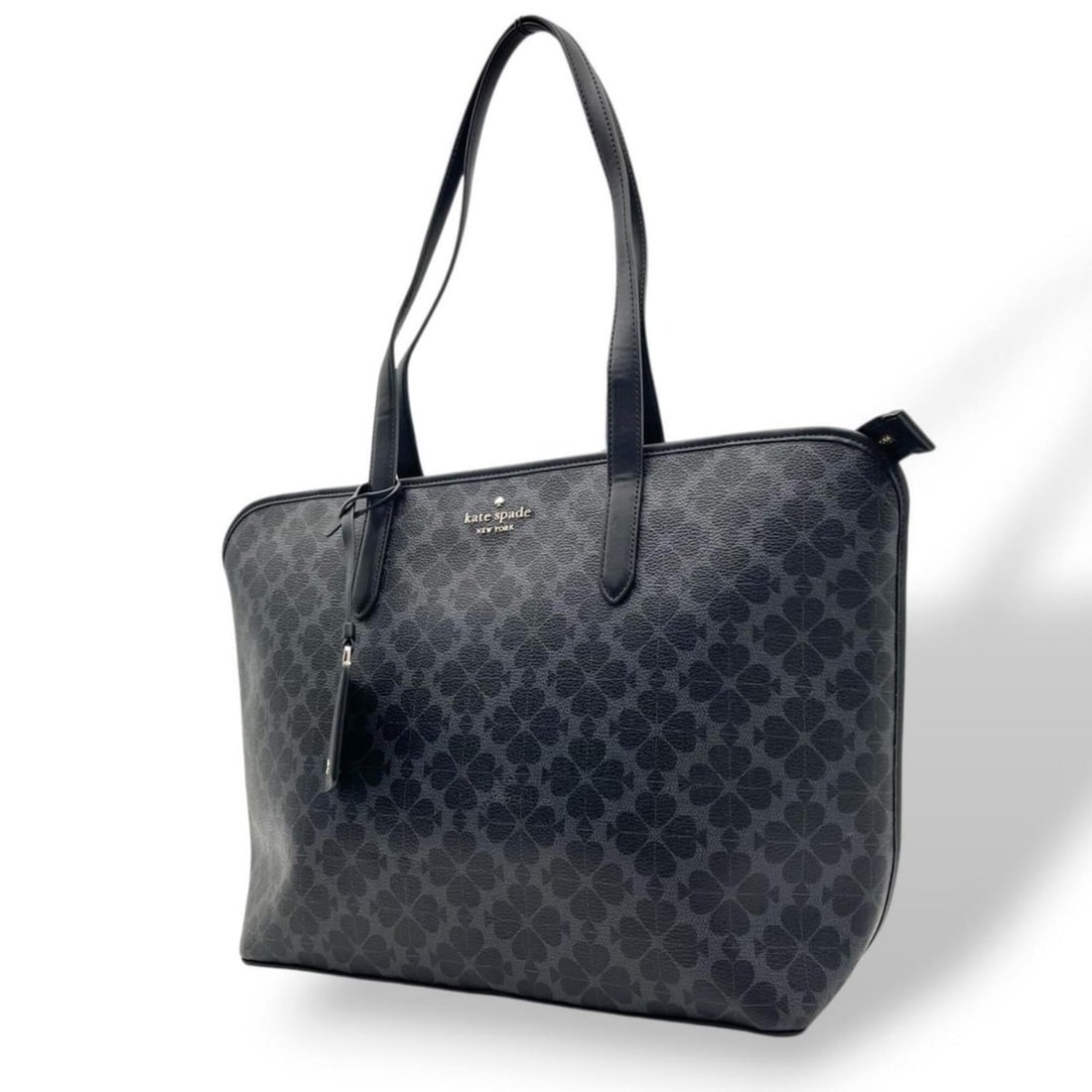 Kate Spade Large Signature Flower Tote Bag KG086 Black Multi Leather Shoulder for Women S86: --- Catalog ---Category: SizeSize (HxWxD): 30cm x 34cm x 14cm / 11.81'' x 13.38'' x 5.51''Category: DesignType: Tote bagColor: Black, GrayGender: WomenMaterial: PVC , Leather Category: GeneralMPN: KG0