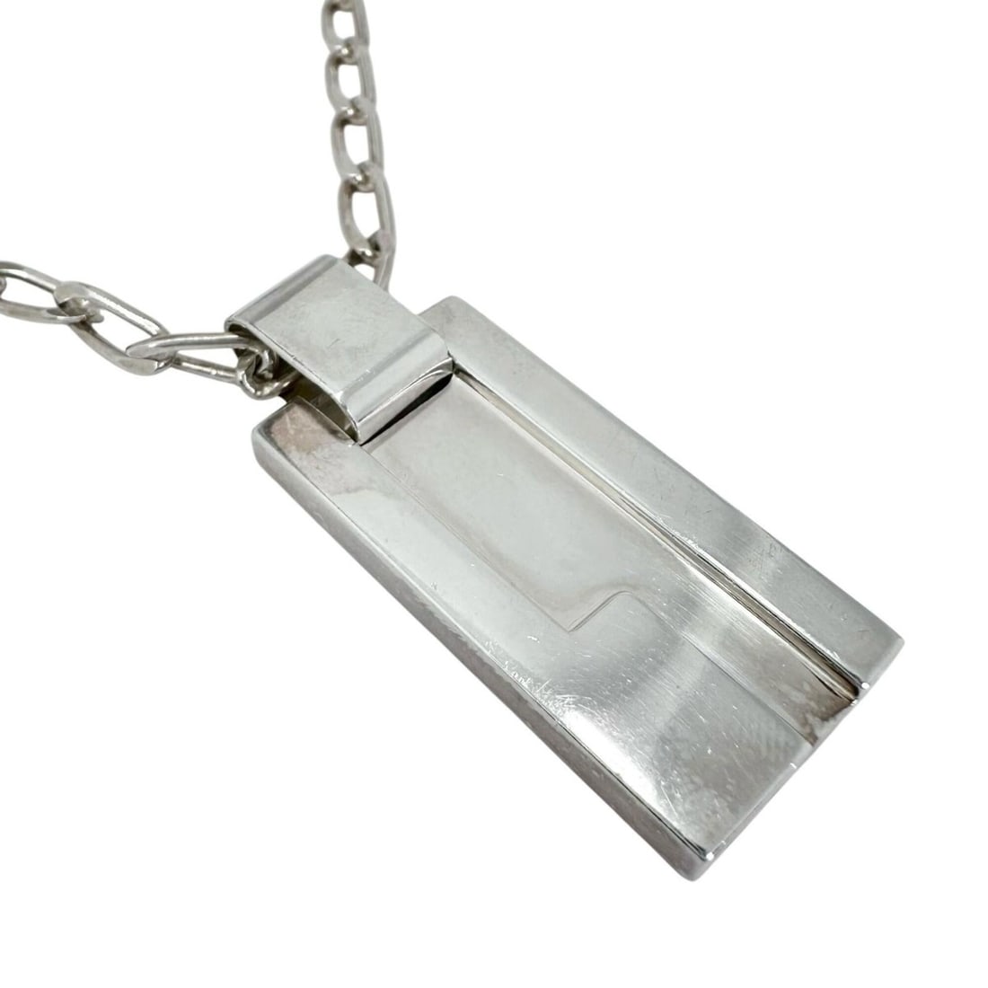 GUCCI G-logo plate necklace, SV925 silver, for men and women.: --- Catalog ---Category: SizePendant Size: 31mm x 15mm / 1.22'' x 0.59''Neck Circumference: 45.5 cm / 17.91''Category: DesignColor: SilverGender: Men,WomenMaterial: Silver 925Necklace Type: NecklaceCa