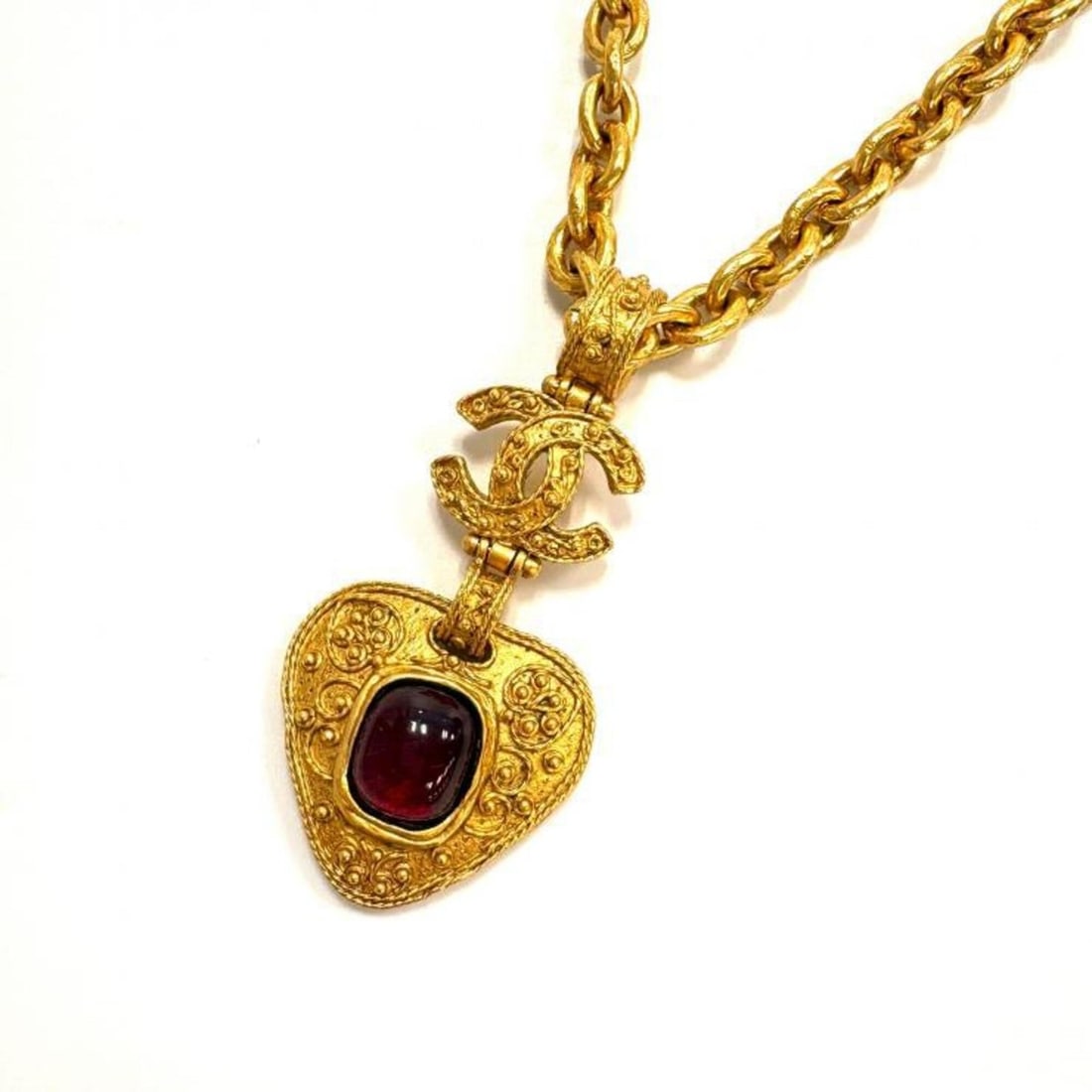 Chanel Coco Mark Gripoix Long Chain Necklace Gold Red Heart Vintage CHANEL: --- Catalog ---Category: SizePendant Size: 85mm x 40mm / 3.34'' x 1.57''Neck Circumference: 88 cm / 34.64''Category: DesignColor: Gold, Red colorGender: WomenMaterial: Gold platingNecklace Type: Neckl