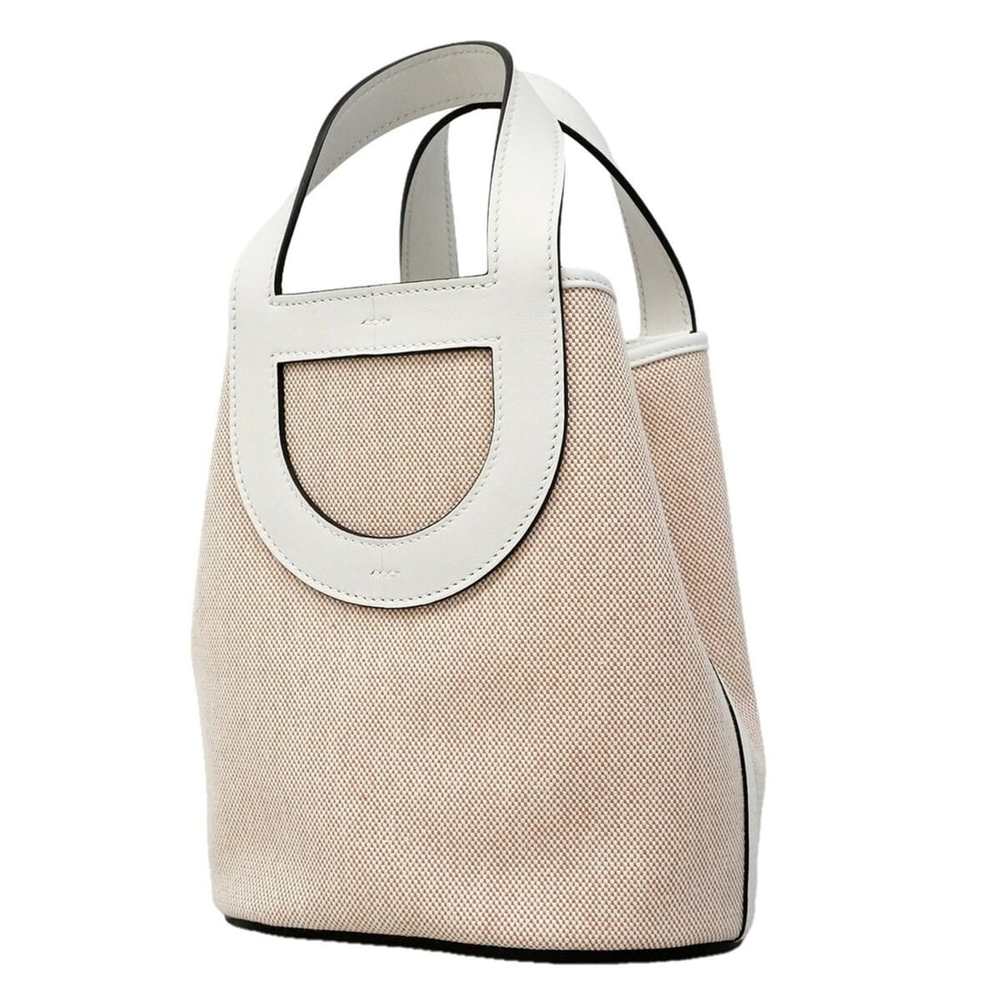 Hermes In the Loop 18 Handbag, Toile H, New White, W Stamp, Women's, OP021997: --- Catalog ---Category: SizeSize (HxWxD): 20cm x 17.5cm x 12cm / 7.87'' x 6.88'' x 4.72''Category: DesignType: HandbagColor: BeigeGender: WomenMaterial: Toile H Hardware Color: SilverCategory: Genera