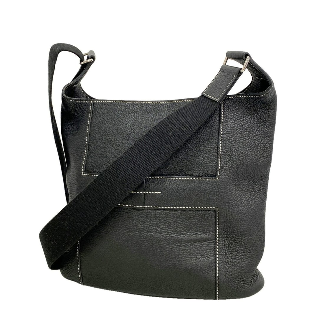 Hermes Shoulder Bag Good News PM Taurillon Clemence Black ?L Stamp Women's P3520398: --- Catalog ---Category: SizeSize (HxWxD): 24.5cm x 26.5cm x 10cm / 9.64'' x 10.43'' x 3.93''Category: DesignType: Shoulder bagColor: BlackGender: WomenMaterial: Taurillon clemence leather Hardware Co