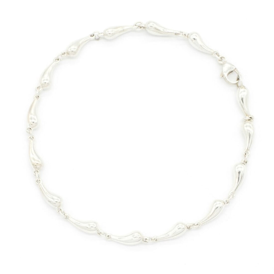 Tiffany & Co. Elsa Peretti Teardrop Bracelet, Sterling Silver 925, Women's.: --- Catalog ---Category: SizeWidth: 3.4mm / 0.13''Length: 17.5cm / 6.88''Weight: 7.5g / 0.26oz.Category: DesignType: Charm braceletGender: WomenMaterial: Sterling silver 925Category: GeneralBrand: Tif