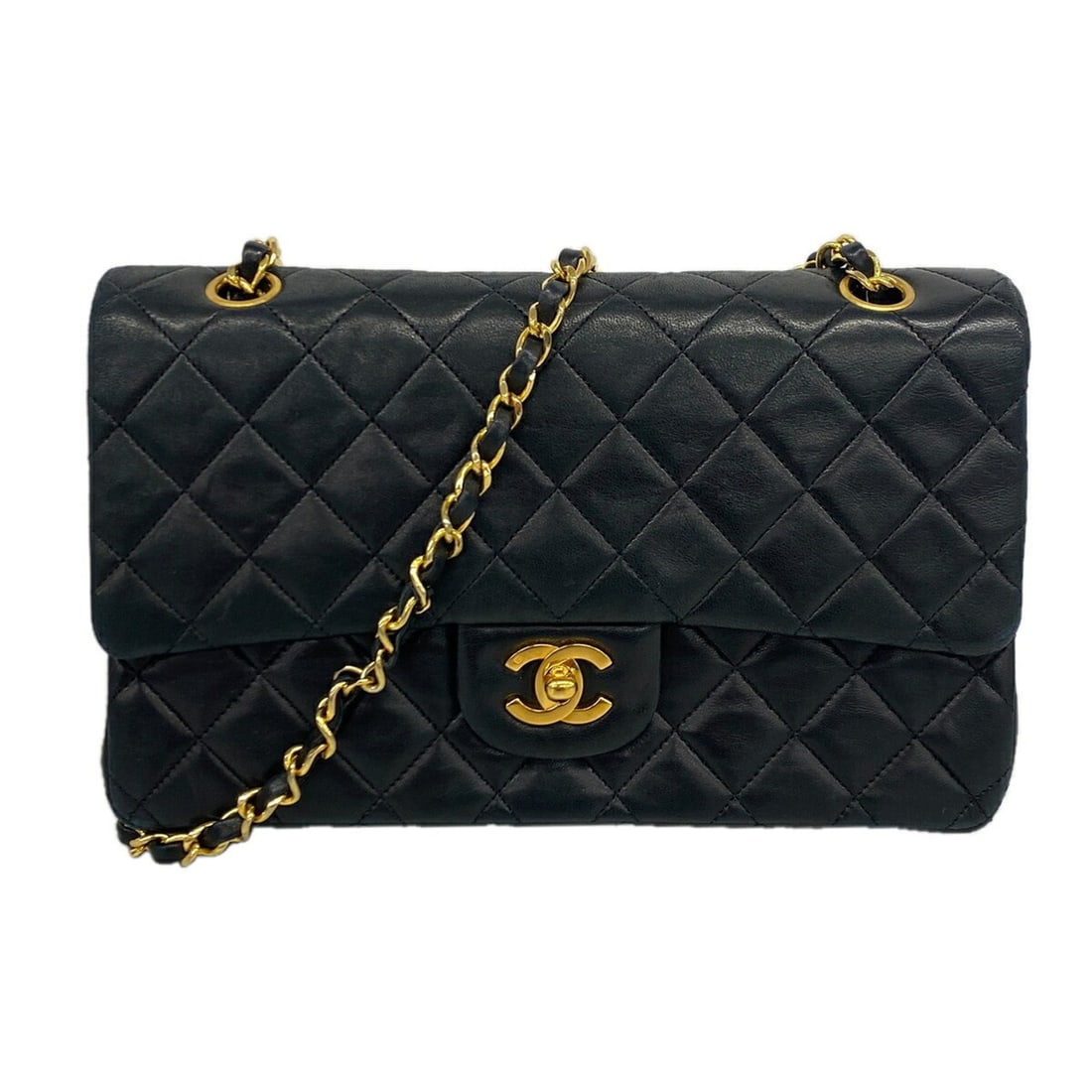 Chanel Matelassé Shoulder Bag, Double Flap, Chain, Lambskin, Black, Women's: --- Catalog ---Category: SizeSize (HxWxD): 18cm x 26cm x 8cm / 7.08'' x 10.23'' x 3.14''Category: DesignType: Shoulder bagColor: BlackGender: WomenMaterial: Leather Hardware Color: GoldLeather/Fur Typ