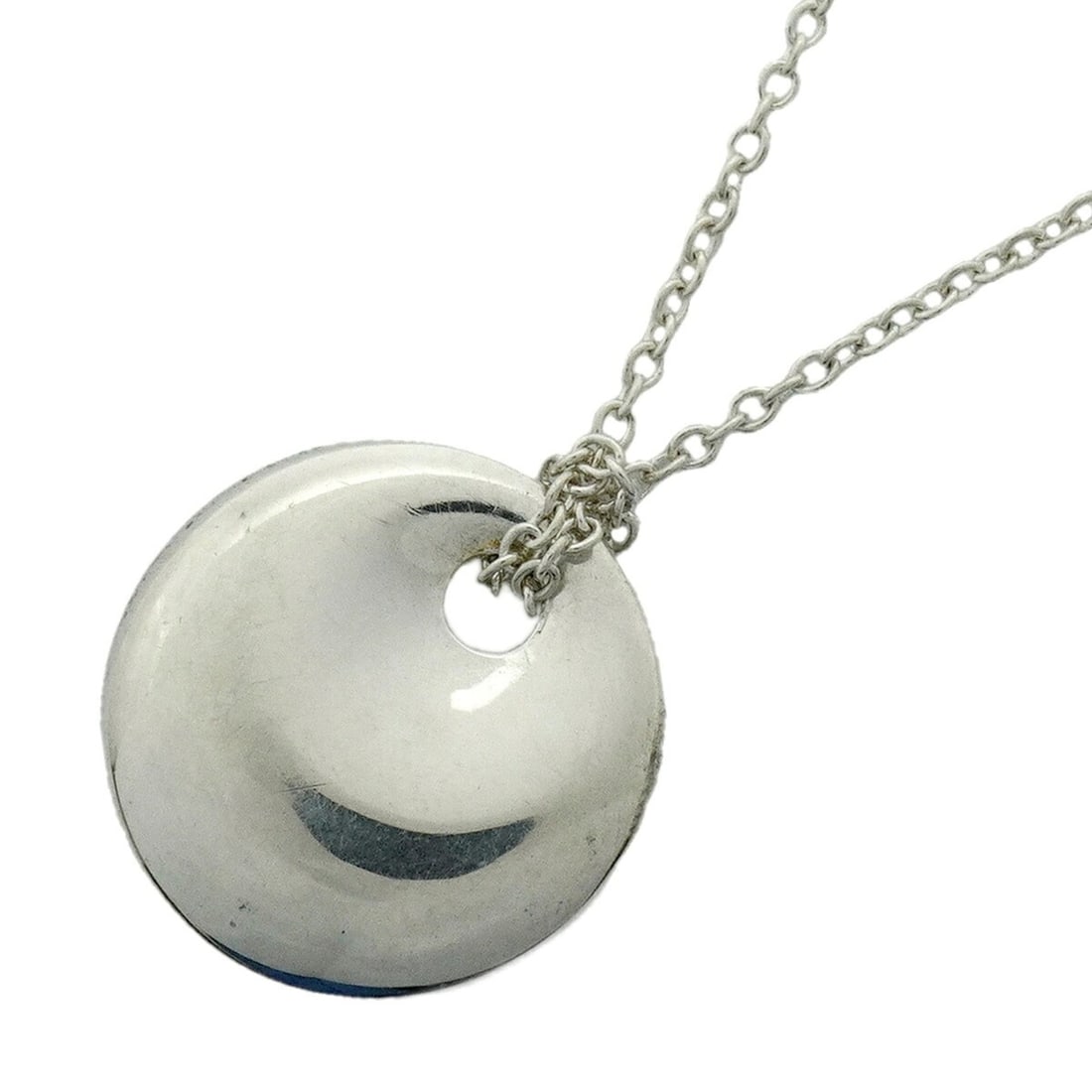 Tiffany & Co. Round Plate Necklace, Sterling Silver 925, Women's: --- Catalog ---Category: SizePendant Size: 13.8mm x 13.7mm / 0.54'' x 0.53''Neck Circumference: 38.5 cm / 15.15''Category: DesignGender: WomenMaterial: Silver 925Necklace Type: NecklaceCategory: Gener