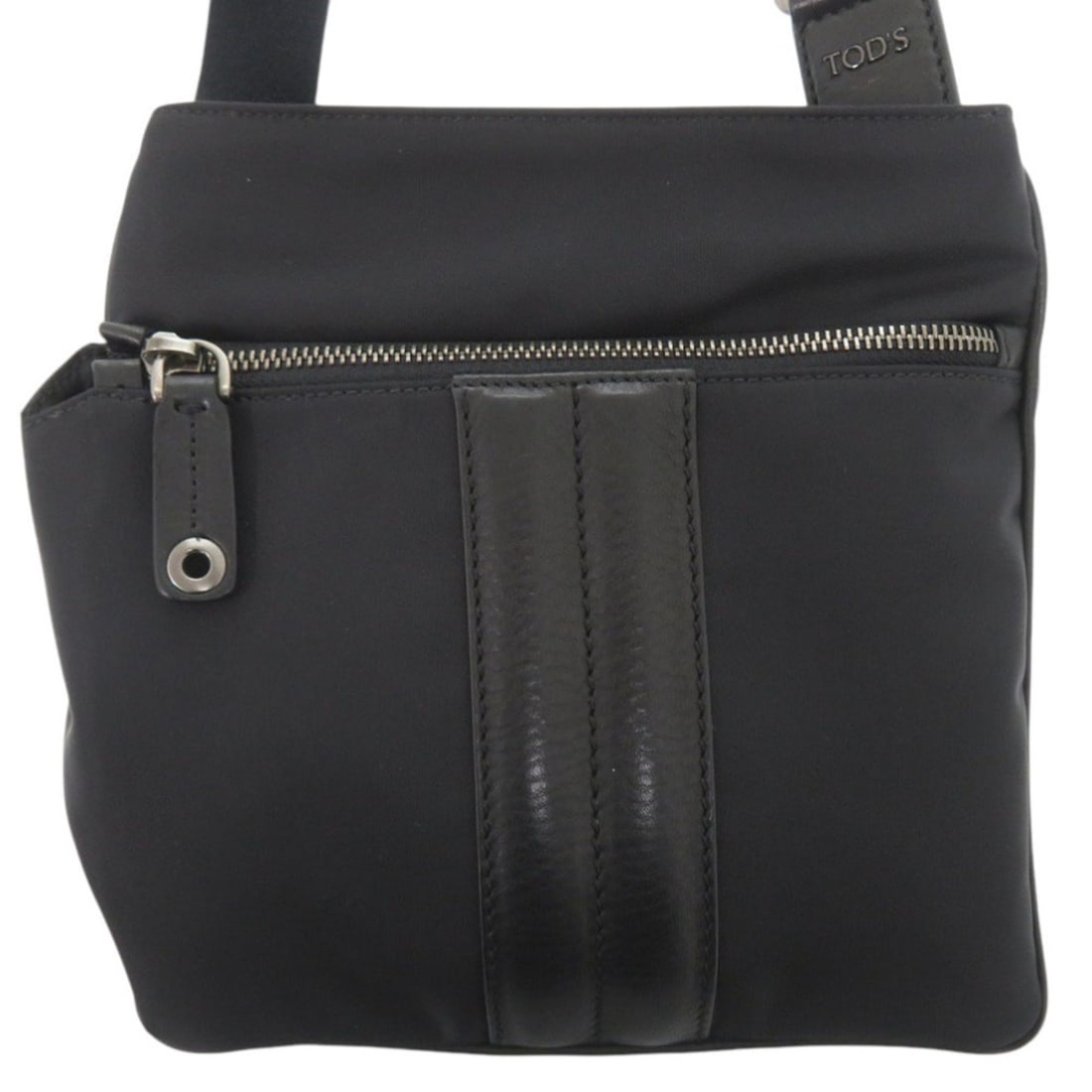 Tod's Nylon Leather Black Shoulder Bag 1514TOD’S: --- Catalog ---Category: SizeSize (HxWxD): 21cm x 21cm x 2cm / 8.26'' x 8.26'' x 0.78''Category: DesignType: Shoulder bagColor: BlackGender: WomenMaterial: Nylon , Leather Category: GeneralBrand: Tod'