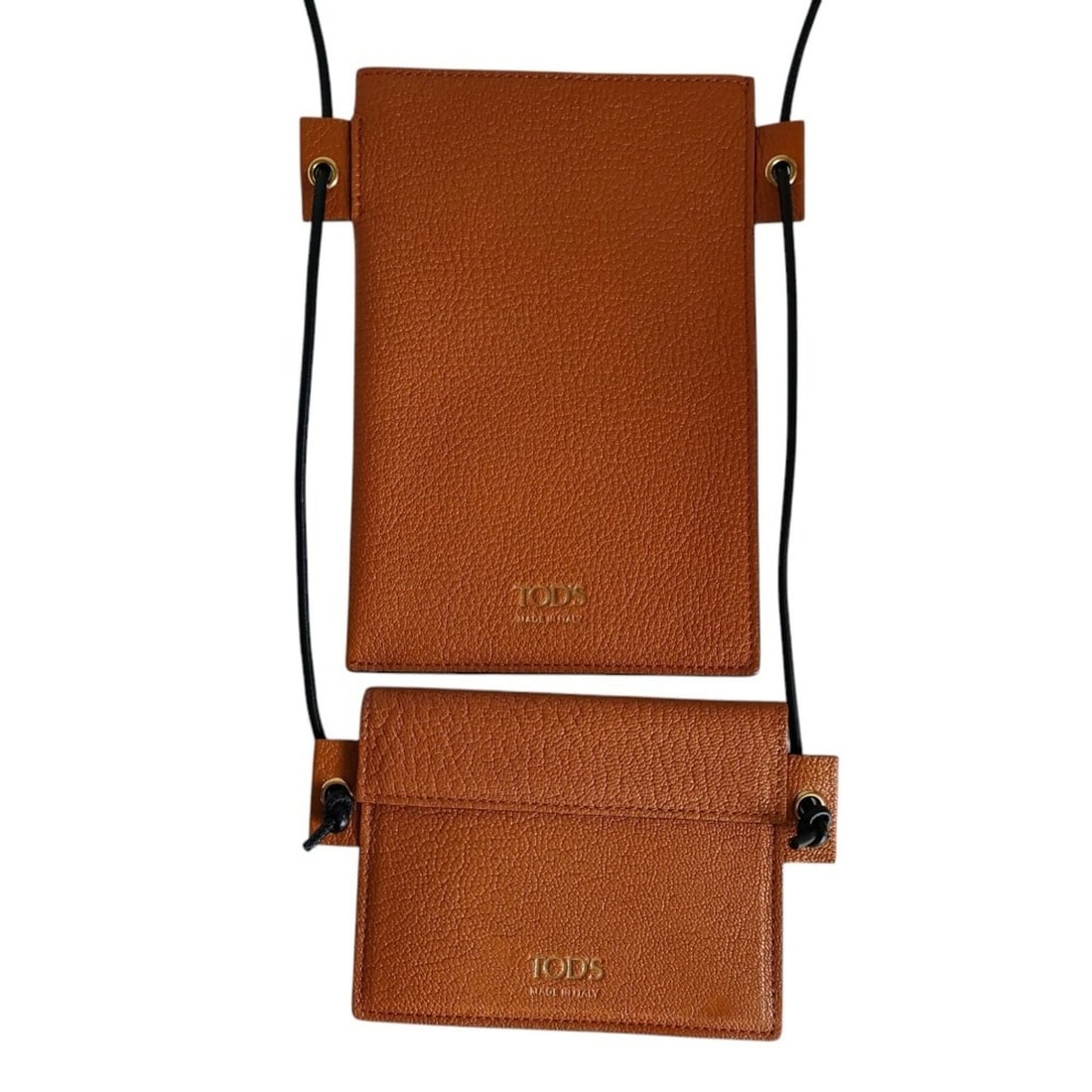 Tod's TOD’S Leather Stamped Logo Shoulder Wallet, Double-Compartment Sacoche, Brown, Men's &: --- Catalog ---Category: SizeSize (HxWxD): 17.8cm x 12cm / 7'' x 4.72''Category: DesignType: Chain/Shoulder walletColor: BrownGender: Men,WomenMaterial: Leather Category: GeneralBrand: Tod's--- Item L