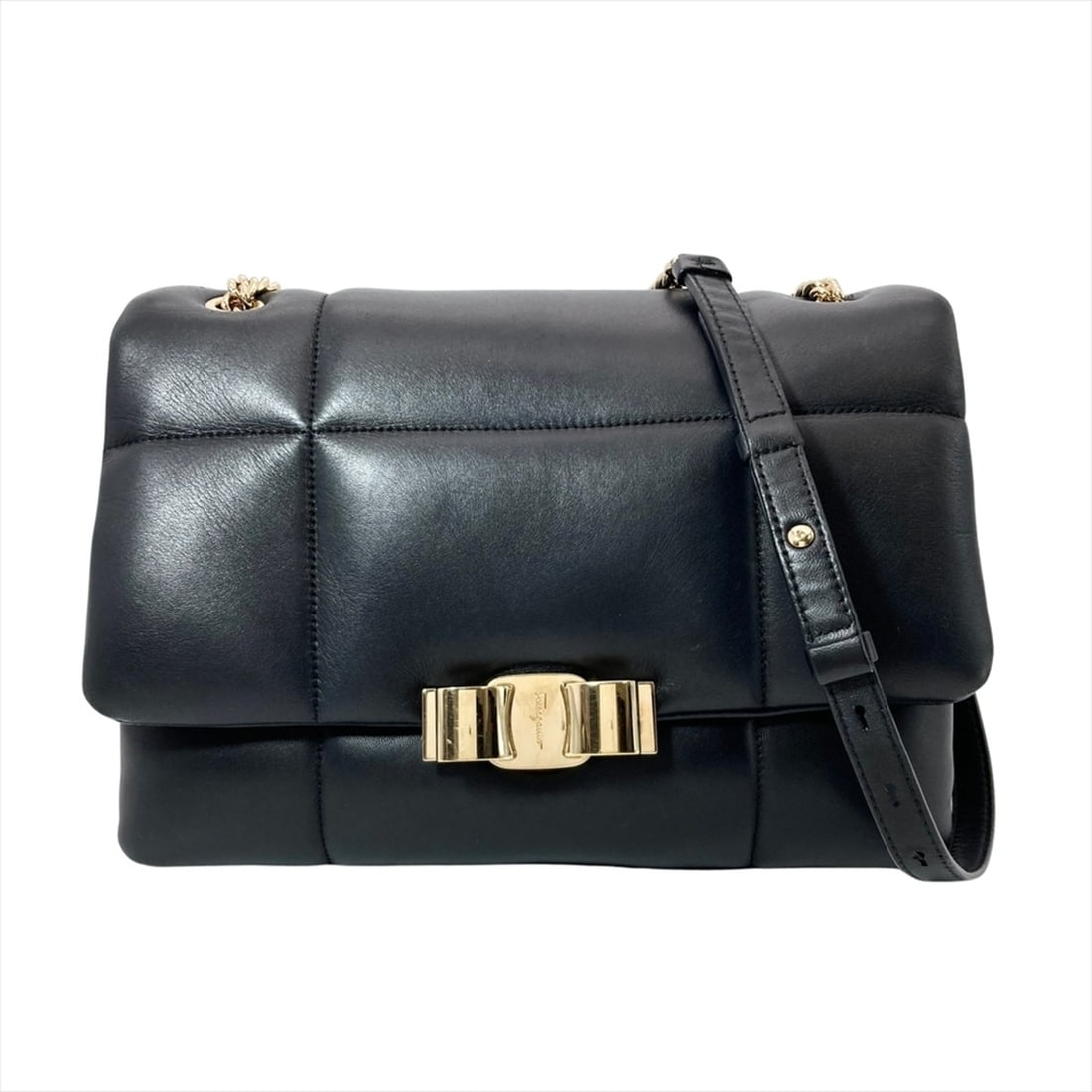 Salvatore Ferragamo Ferragamo quilted chain shoulder bag, leather, EZ-21 H341, black with gold: --- Catalog ---Category: SizeSize (HxWxD): 19cm x 28.5cm x 9cm / 7.48'' x 11.22'' x 3.54''Category: DesignType: Shoulder bagColor: BlackGender: WomenMaterial: Leather Category: GeneralBrand: Salvatore