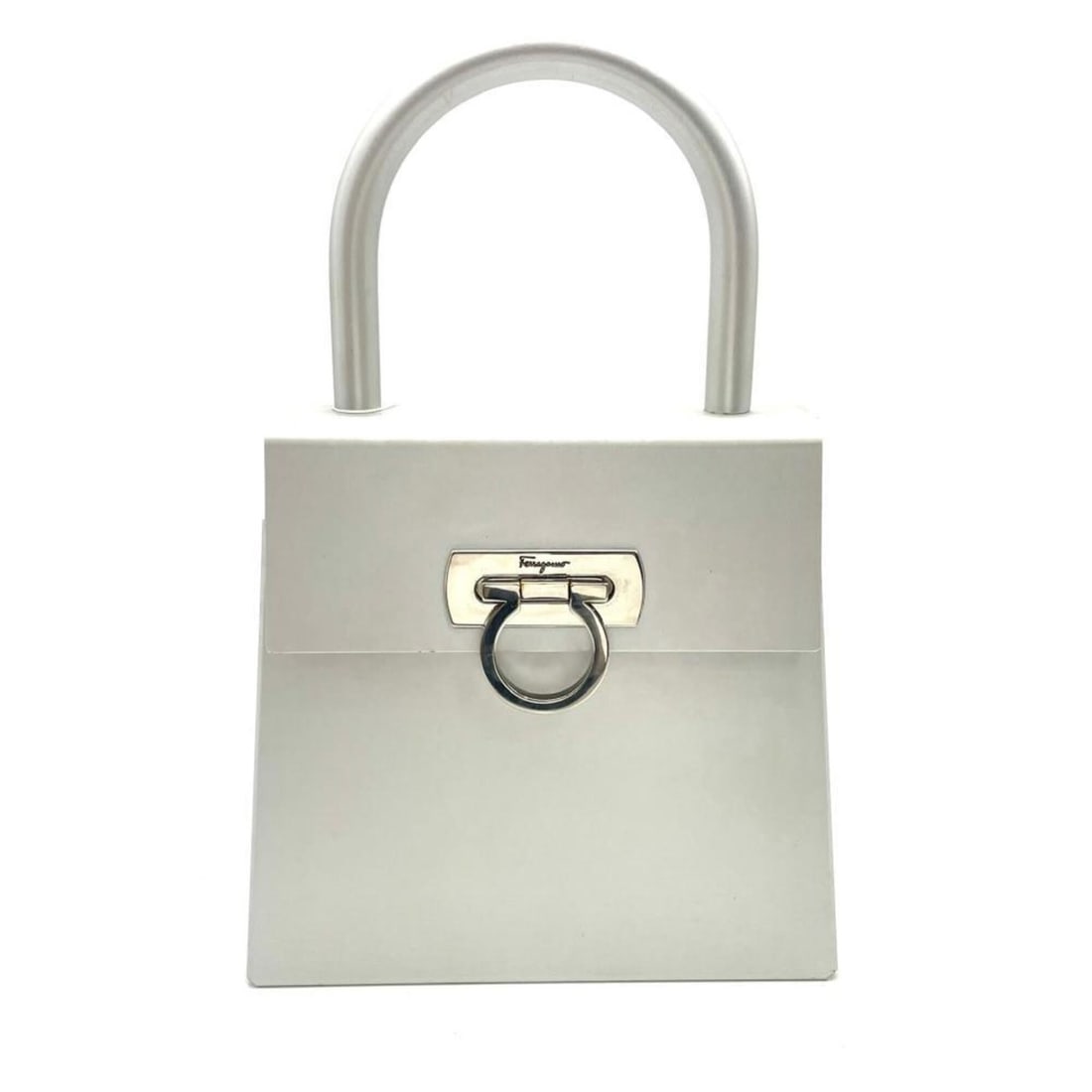 Salvatore Ferragamo Ferragamo Gancini handbag, aluminum, AU21-6716, silver.: --- Catalog ---Category: SizeSize (HxWxD): 18.5cm x 19.5cm x 10cm / 7.28'' x 7.67'' x 3.93''Category: DesignType: HandbagColor: SilverGender: WomenMaterial: Aluminum Category: GeneralBrand: Salvatore 