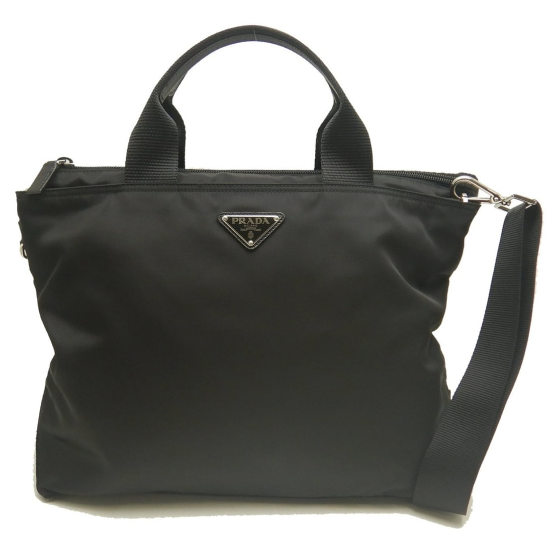 PRADA 1BG867 Tote Bag VELA NERO Women's 254247: --- Catalog ---Category: SizeSize (HxWxD): 26cm x 33cm x 12cm / 10.23'' x 12.99'' x 4.72''Category: DesignType: Tote bagColor: NeroGender: WomenMaterial: Nylon Category: GeneralMPN: 1BG867Brand: Prada