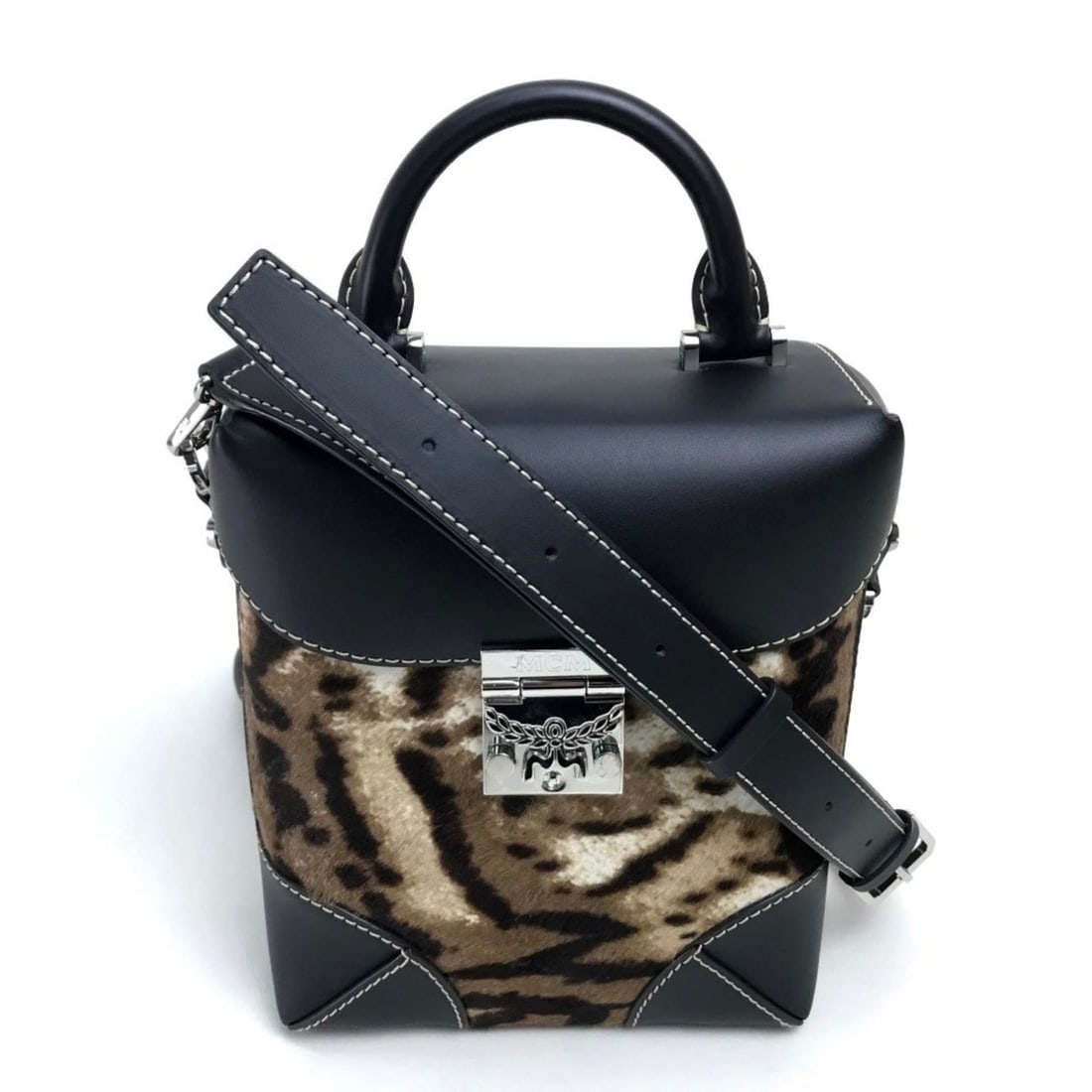 MCM MWR8ABF30EG001 Logo Lock Closure Leopard Print 2-Way Shoulder Bag Calfskin Leather Women's Beige: --- Catalog ---Category: SizeSize (HxWxD): 20cm x 16.5cm x 9cm / 7.87'' x 6.49'' x 3.54''Category: DesignType: Shoulder bagColor: Beige, BlackGender: WomenMaterial: Leather , Leather Leather/Fur Type: