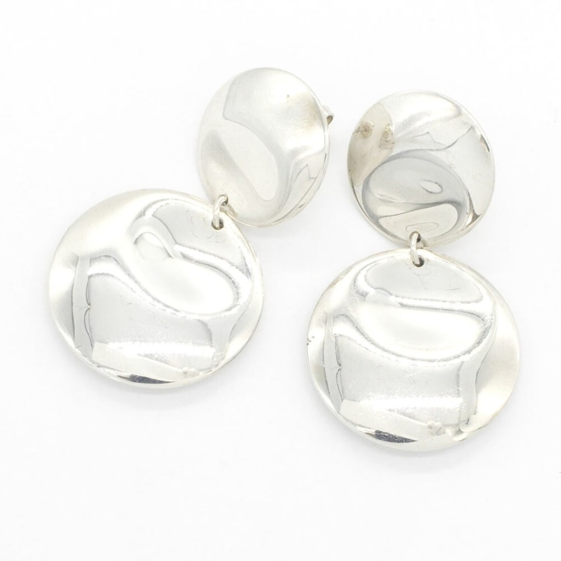 Tiffany & Co. Elsa Peretti Sterling Silver 925 Earrings for Women: --- Catalog ---Category: SizeStone Size (HxW): 22.50mm x 29.70mm / 0.89'' x 1.17''Category: DesignColor: SilverGender: WomenMaterial: Sterling silver 925Category: GeneralBrand: Tiffany--- Item List --