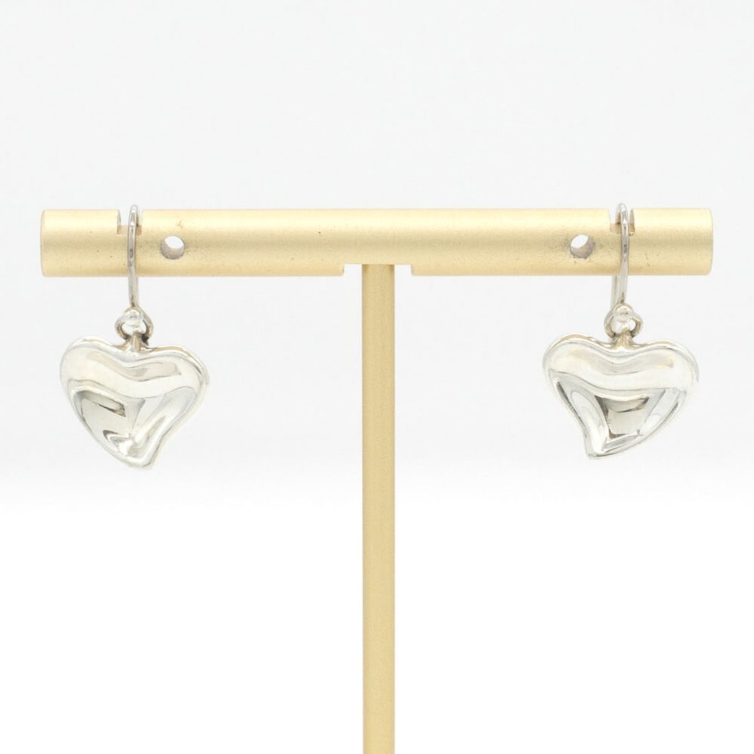 Tiffany & Co. Elsa Peretti Full Heart Earrings, Sterling Silver 925, Hook Women's Earrings.: --- Catalog ---Category: SizeStone Size (HxW): 13.70mm x 11.00mm / 0.54'' x 0.43''Category: DesignColor: SilverGender: WomenMaterial: Sterling silver 925Category: GeneralBrand: Tiffany--- Item List --