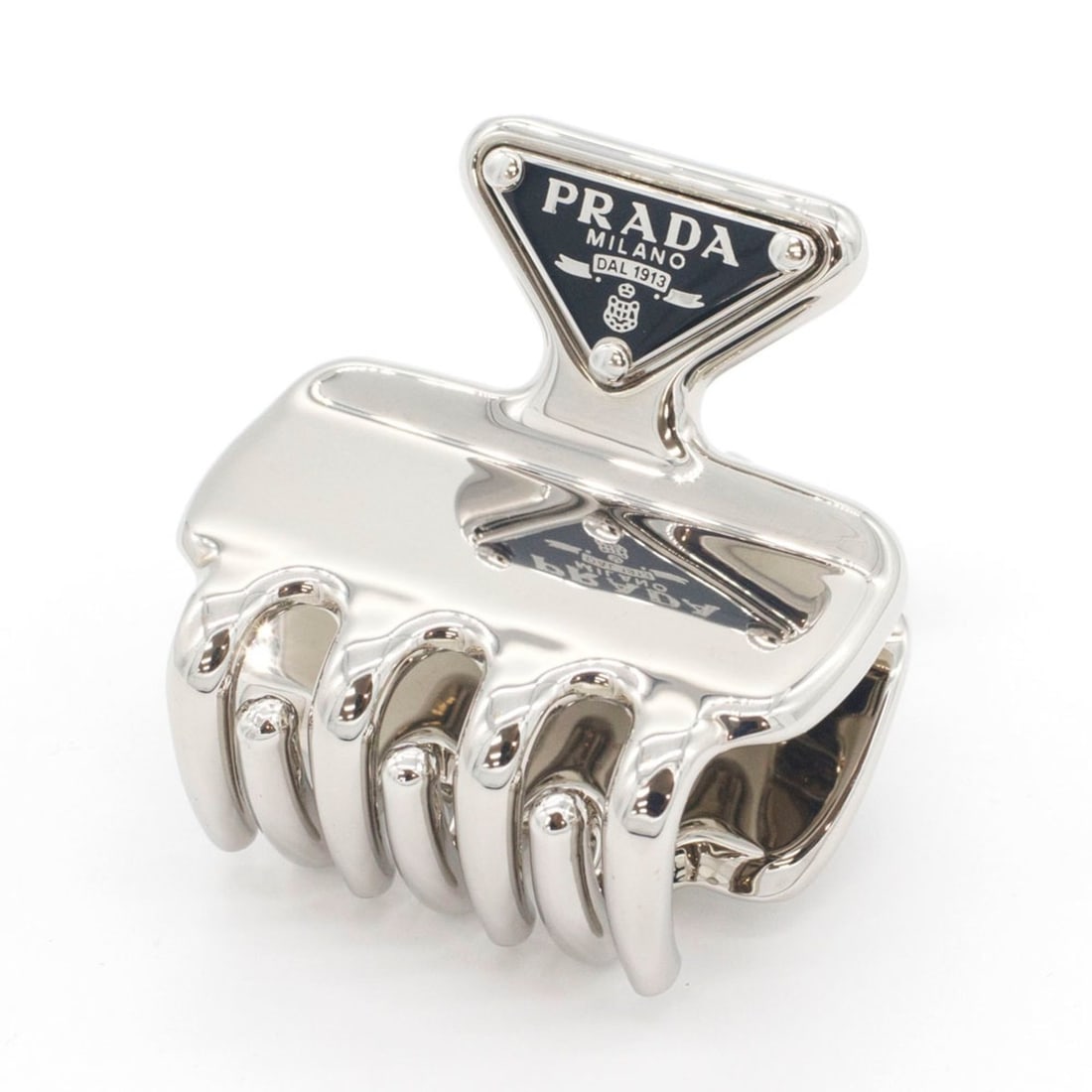 Prada Hair Metal Clip 1IF087 Steel Gray Enamel Triangle Claw Silver Women's PRADA: --- Catalog ---Category: SizeSize (LxW): 5cm x 5cm / 1.96'' x 1.96''Category: DesignColor: SilverGender: WomenMaterial: MetalCategory: GeneralBrand: Prada--- Item List ---Section: ConditionRanking: Ra