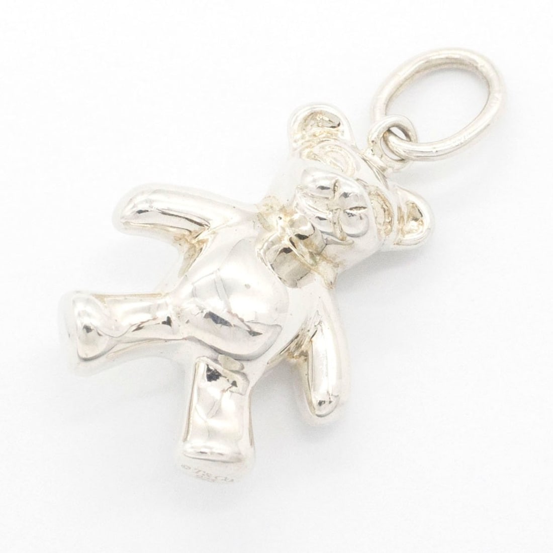 Tiffany & Co. Teddy Bear Pendant Top, Sterling Silver 925, Head, Necklace, Design, Women's.: --- Catalog ---Category: SizePendant Size: 13mm x 24mm / 0.51'' x 0.94''Category: DesignColor: SilverGender: WomenMaterial: Sterling silver 925Pendant Type: PendantNecklace Type: NecklaceCategory: Gen