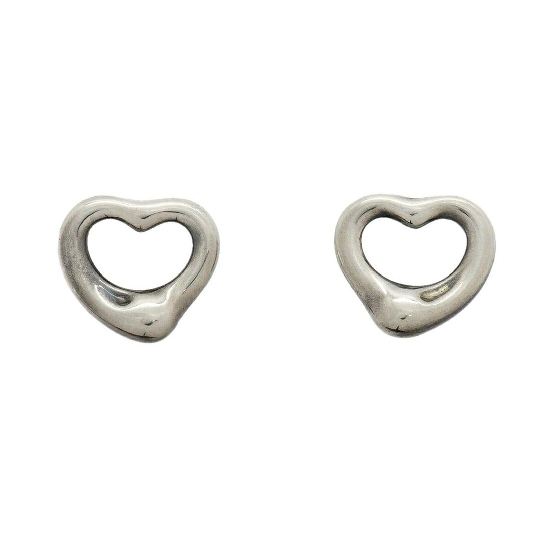 Tiffany & Co. Heart Sterling Silver 925 Earrings for Women: --- Catalog ---Category: SizeSize (HxWxD): 9.80mm x 11.00mm / 0.39'' x 0.43''Category: DesignType: Stud earringsGender: WomenMaterial: Silver 925Category: GeneralBrand: Tiffany--- Item List ---Section