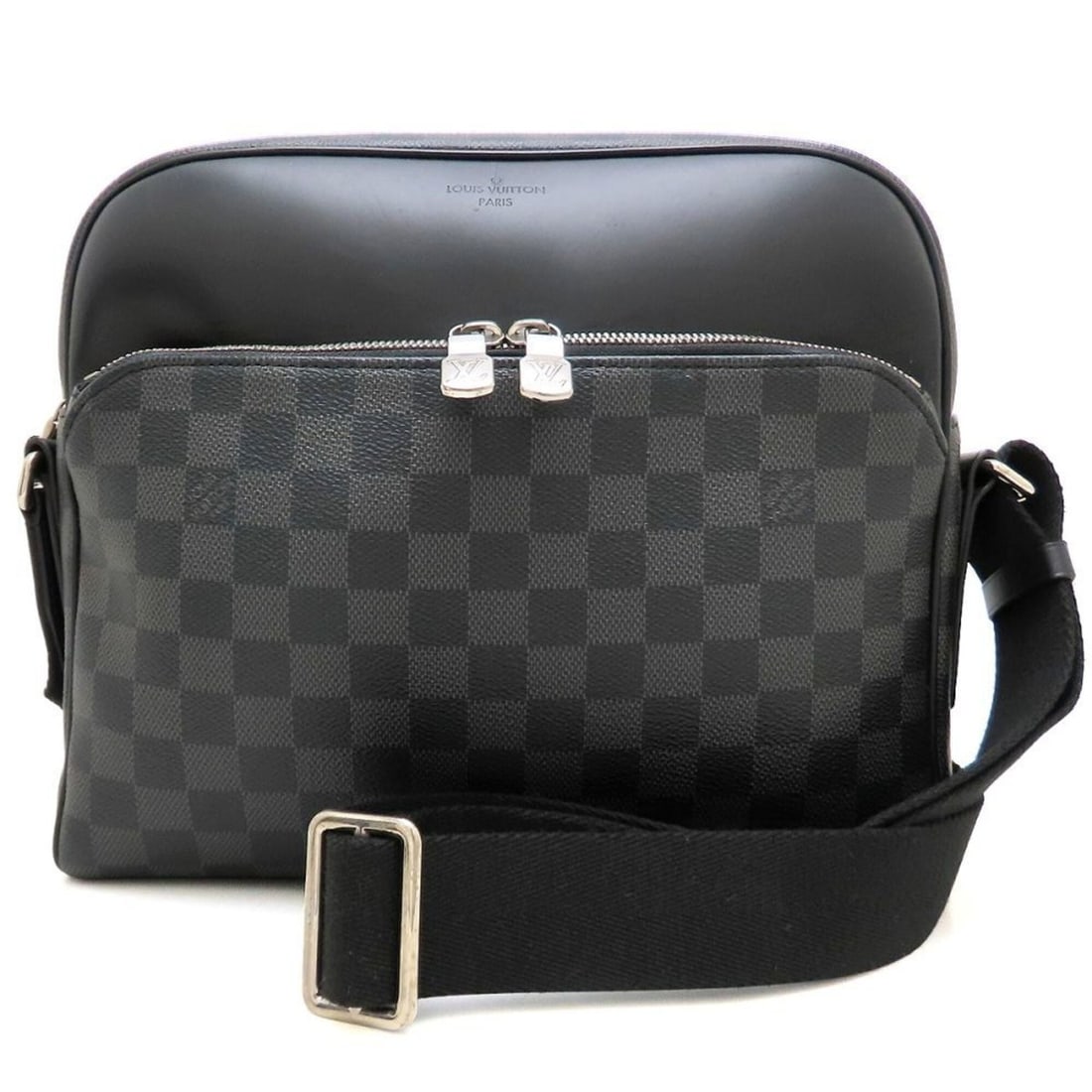 LOUIS VUITTON Damier Graphite Dayton PM N41408 Shoulder Bag, Gray/Black, Men's 353534: --- Catalog ---Category: SizeSize (HxWxD): 26cm x 29cm x 7.5cm / 10.23'' x 11.41'' x 2.95''Category: DesignType: Shoulder bagColor: Black, Damier Canvas, Damier Graphite, GrayGender: MenMaterial: Dami