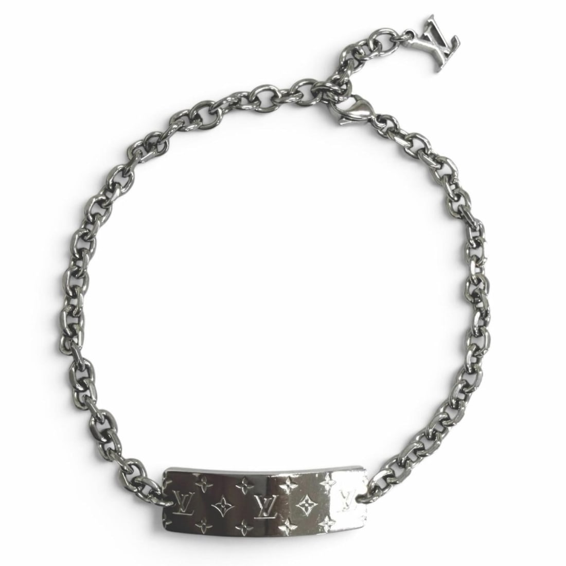 LOUIS VUITTON M00681 2022 Monogram Bold Bracelet, Current Model, Silver, Made in Italy, Men's, with: --- Catalog ---Category: SizeLength: 20cm - 25cm / 7.87'' - 9.84''Category: DesignType: Charm braceletColor: SilverGender: MenCategory: GeneralMPN: M00681Brand: Louis VuittonCountry of Origin: Italy--