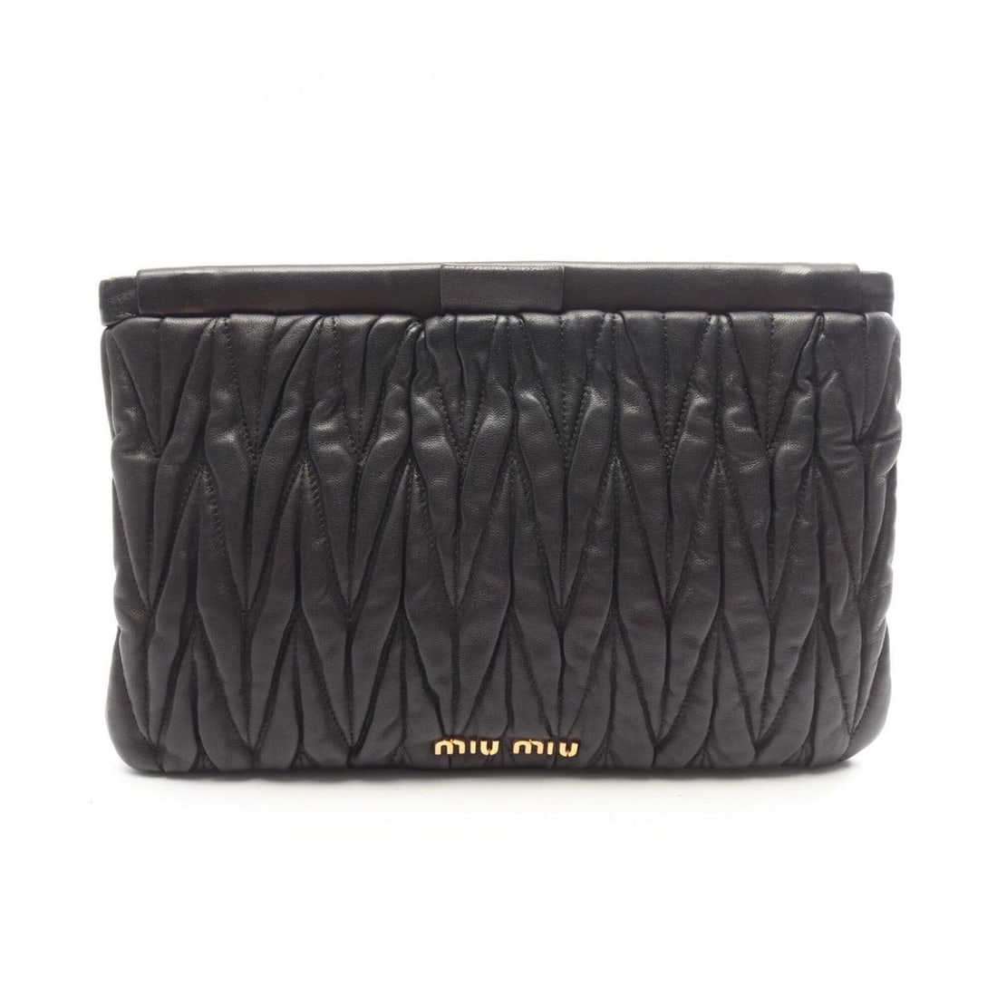 Miu Miu Miu Matelassé Second Bag Clutch Handbag Leather Women's Black: --- Catalog ---Category: SizeSize (HxWxD): 18cm x 27cm x 2cm / 7.08'' x 10.62'' x 0.78''Category: DesignType: Clutch bag, HandbagColor: BlackGender: WomenMaterial: Leather Category: GeneralBrand: Miu 