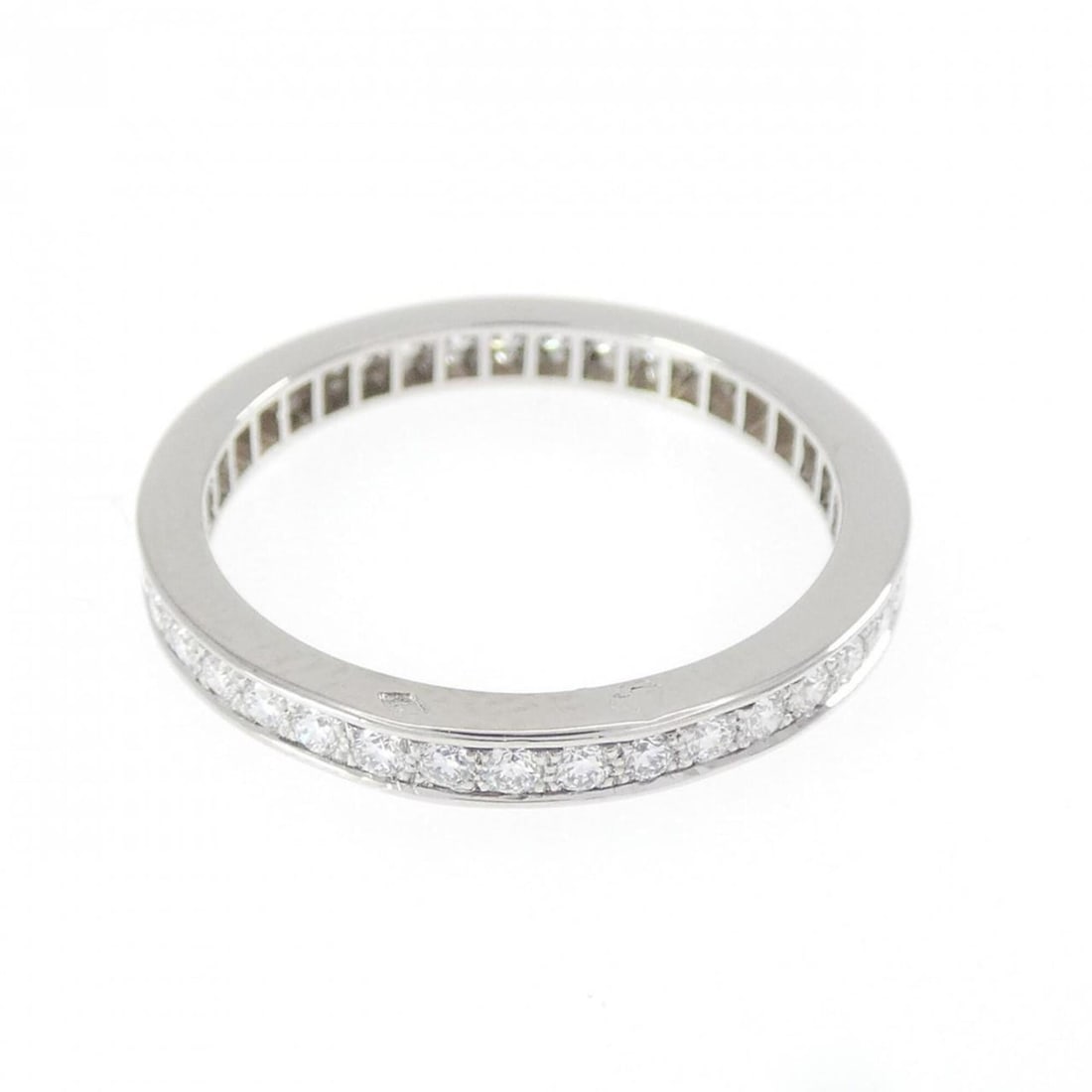 Van Cleef & Arpels Romance Ring: --- Catalog ---Category: SizeUS Size: 5Brand Size: 49Category: DesignType: Band ringGender: WomenMaterial: Platinum 950Category: GeneralMPN: VCARPJMJ00Brand: Van Cleef & Arpels--- Item List ---Section