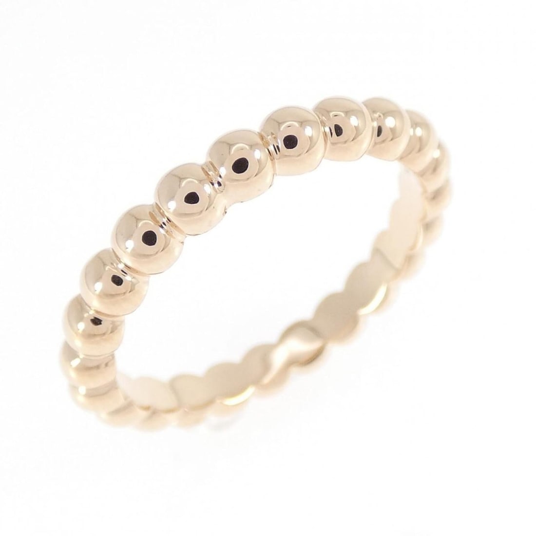 Van Cleef & Arpels Perlee Medium Ring: --- Catalog ---Category: SizeUS Size: 5.5Brand Size: 50Category: DesignType: Band ringGender: WomenMaterial: Pink gold (18K)Category: GeneralMPN: VCARPJMG00Brand: Van Cleef & Arpels--- Item List