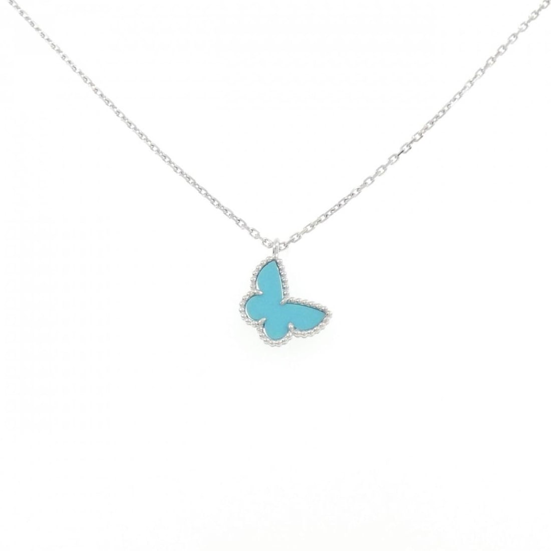 Van Cleef & Arpels Sweet Alhambra Necklace: --- Catalog ---Category: SizePendant Size: 12.9mm x 10.9mm / 0.5'' x 0.42''Neck Circumference: 38 cm - 40 cm / 14.96'' - 15.74''Category: DesignGender: WomenMaterial: White gold (18K)Pendant Type: