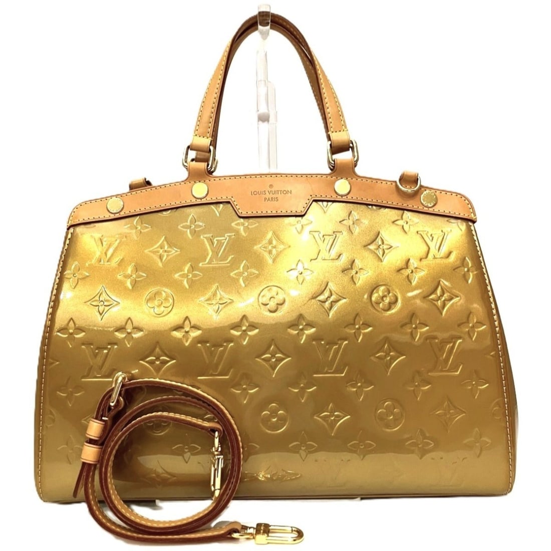 Louis Vuitton Blair MM handbag, Vernis patent leather, M90180: --- Catalog ---Category: SizeSize (HxWxD): 26cm x 37cm x 9.5cm / 10.23'' x 14.56'' x 3.74''Strap Length: 75cm - 85cm / 29.52'' - 33.46''Handle Length: 27cm / 10.62''Category: DesignType: