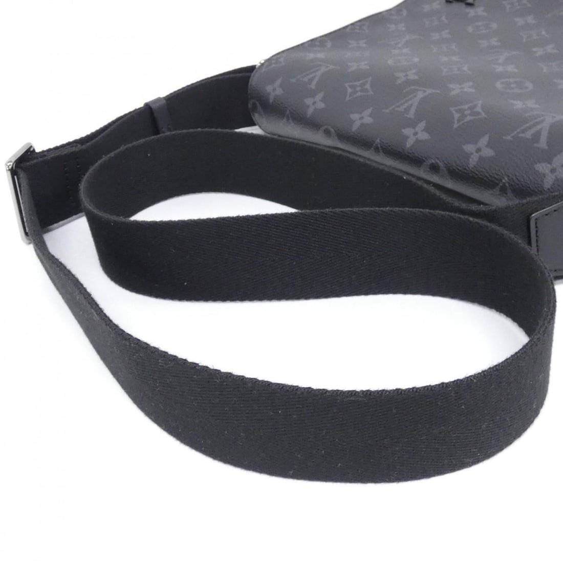 Louis Vuitton Monogram Eclipse District PM M45272 Shoulder Bag - 5